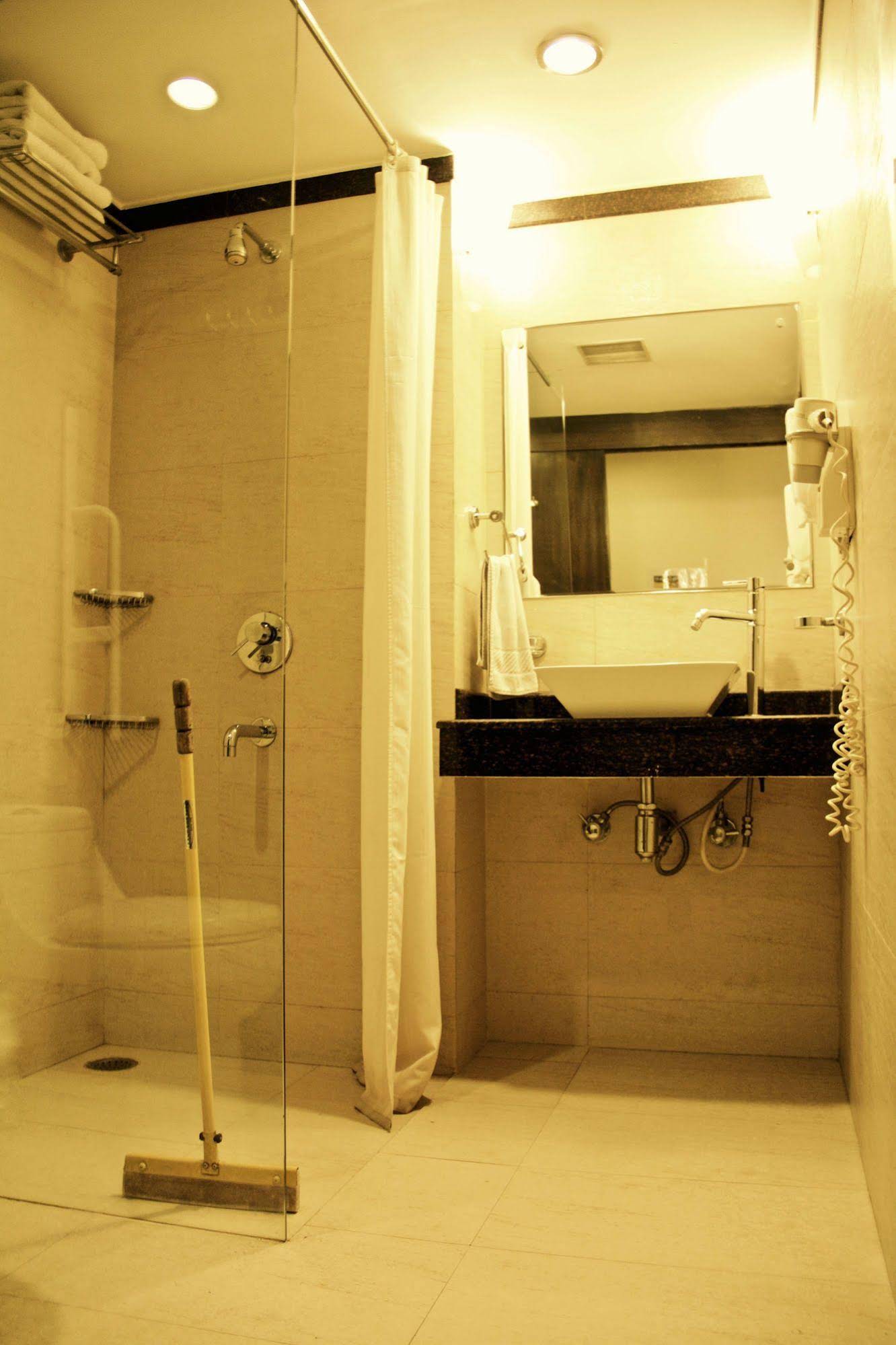 Stops Hostels- New Delhi