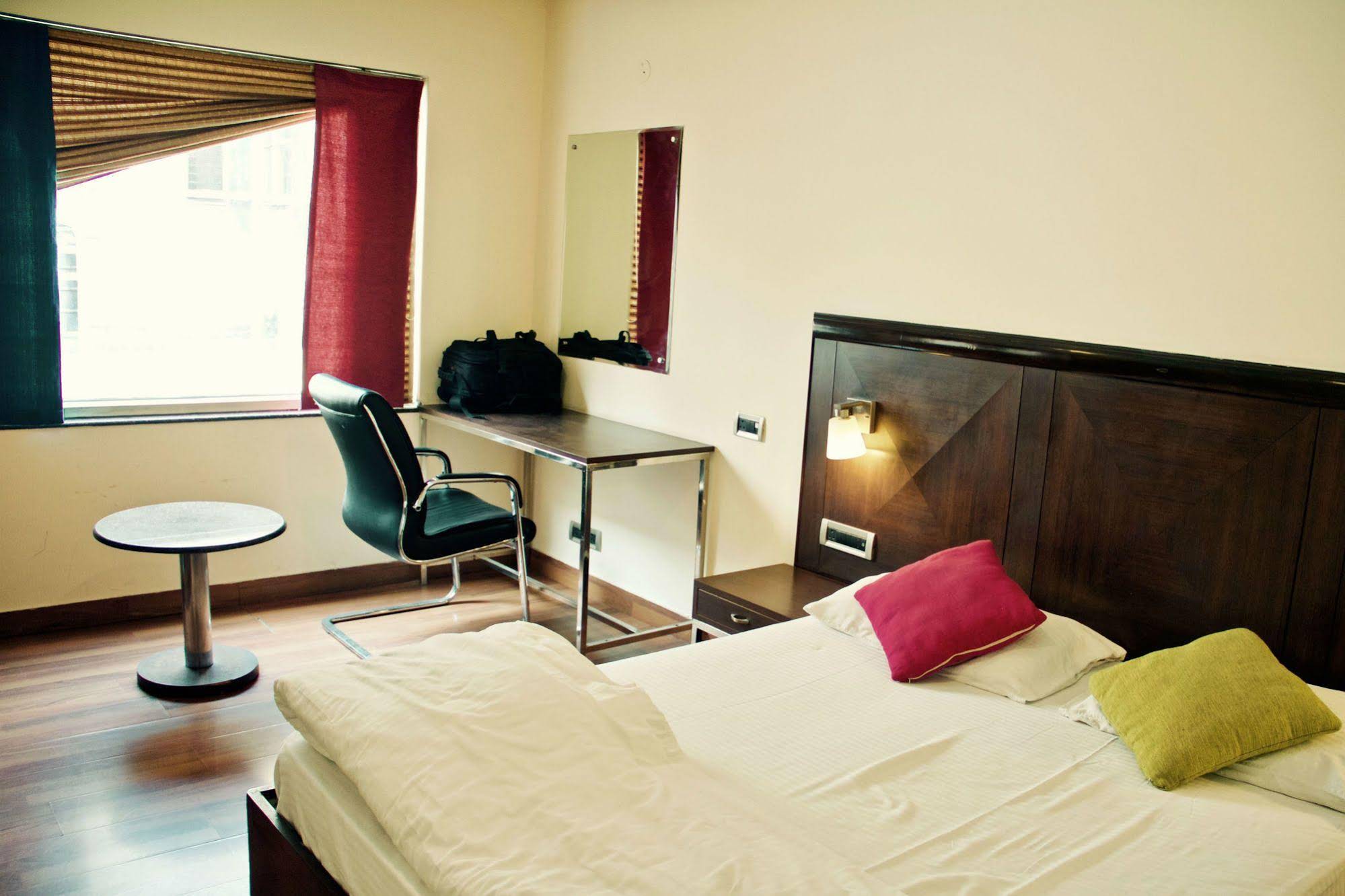 Stops Hostels- New Delhi