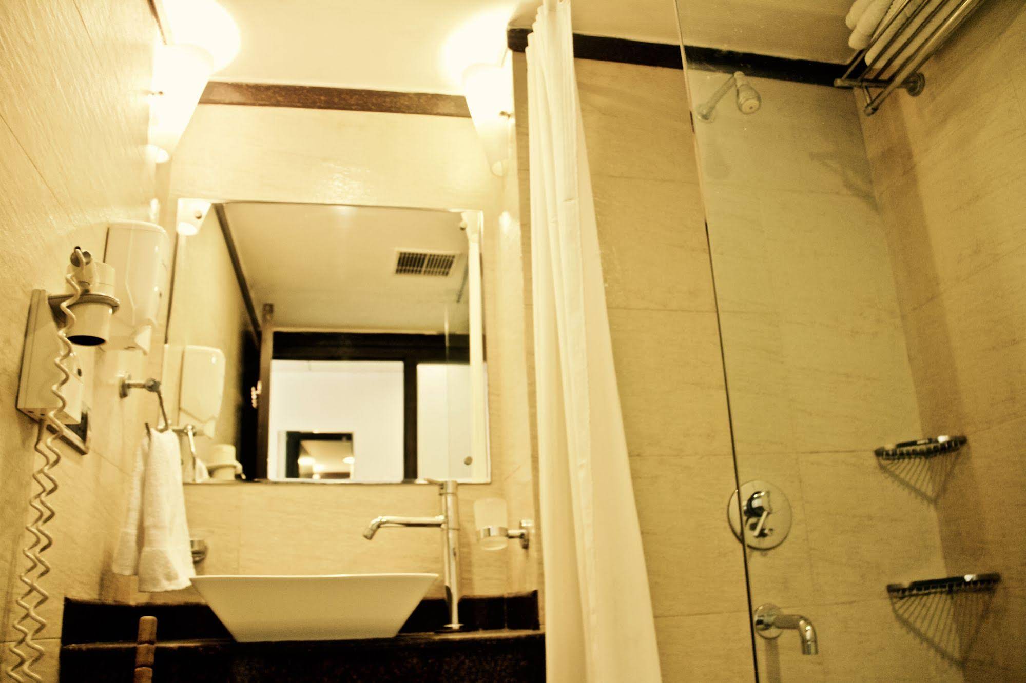 Stops Hostels- New Delhi