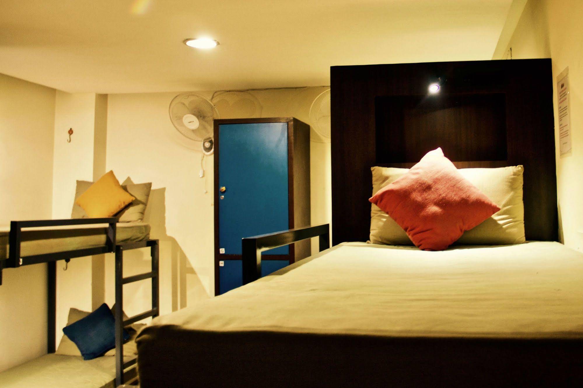 Stops Hostels- New Delhi