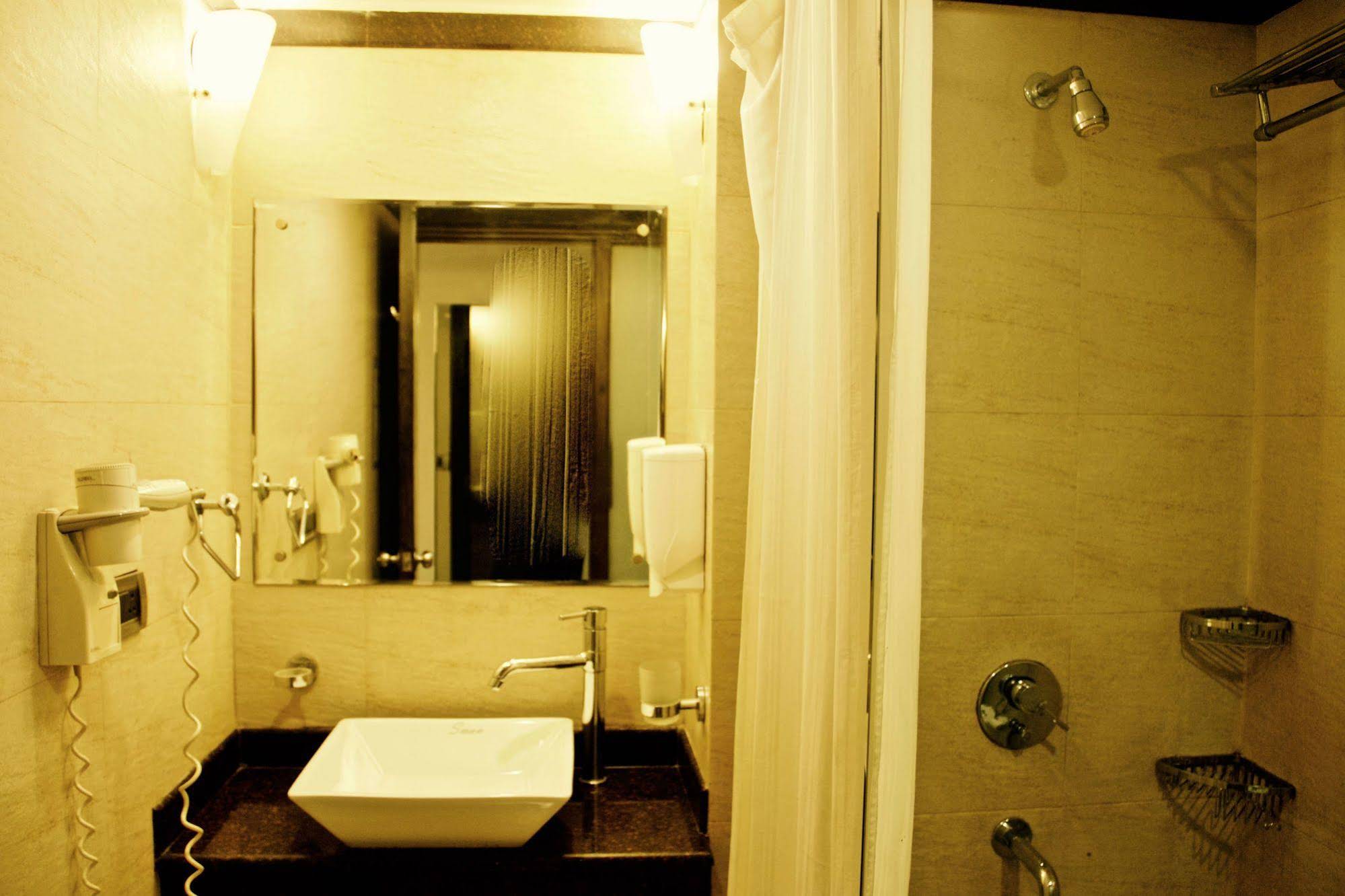 Stops Hostels- New Delhi