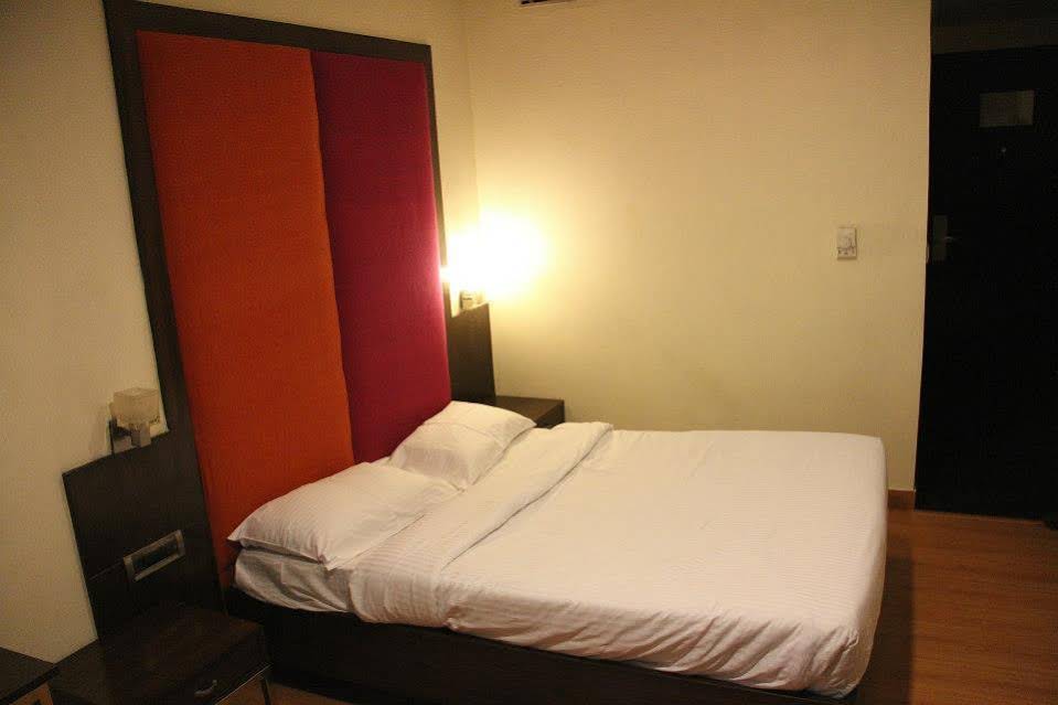 Stops Hostels- New Delhi