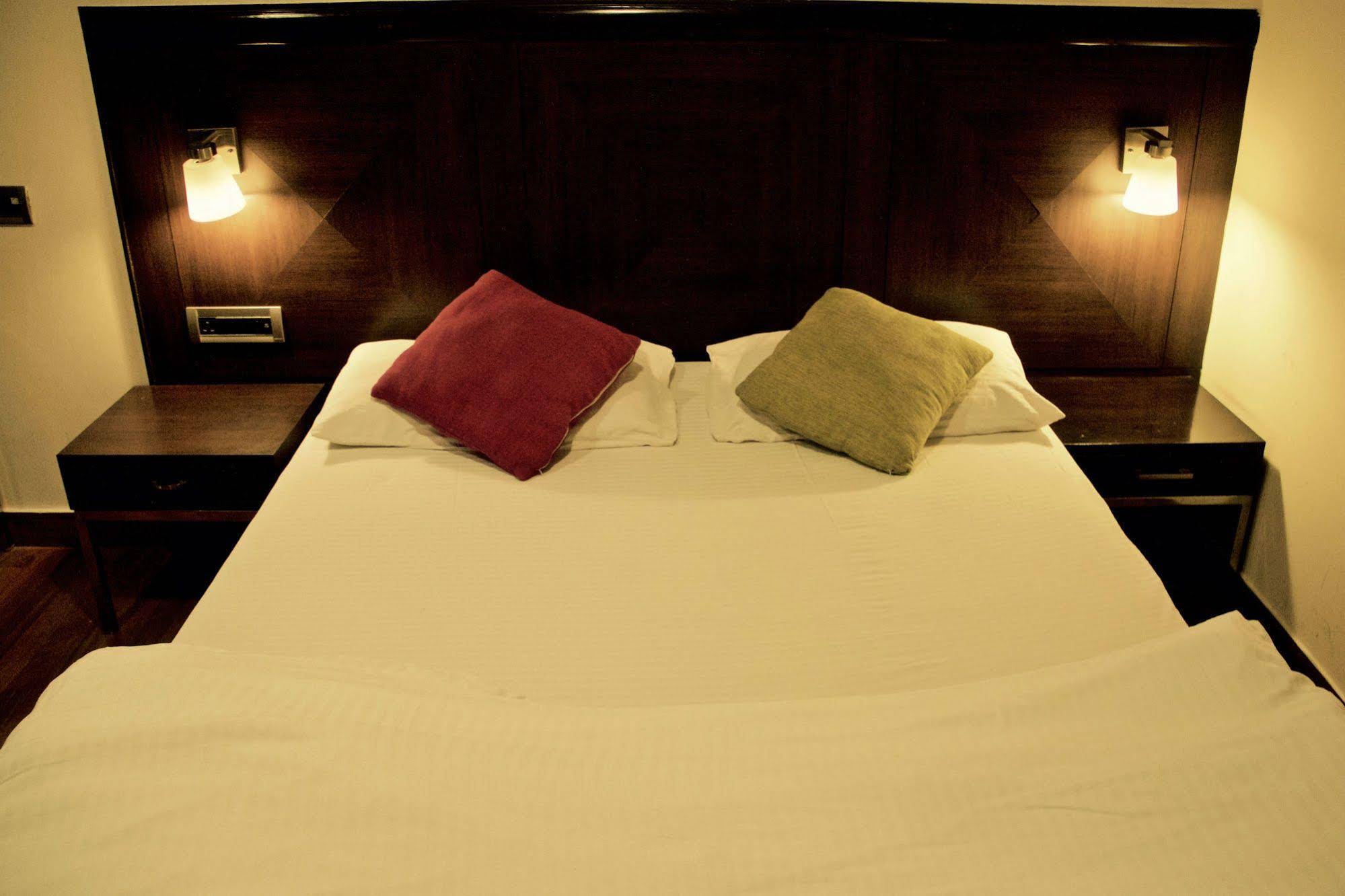 Stops Hostels- New Delhi
