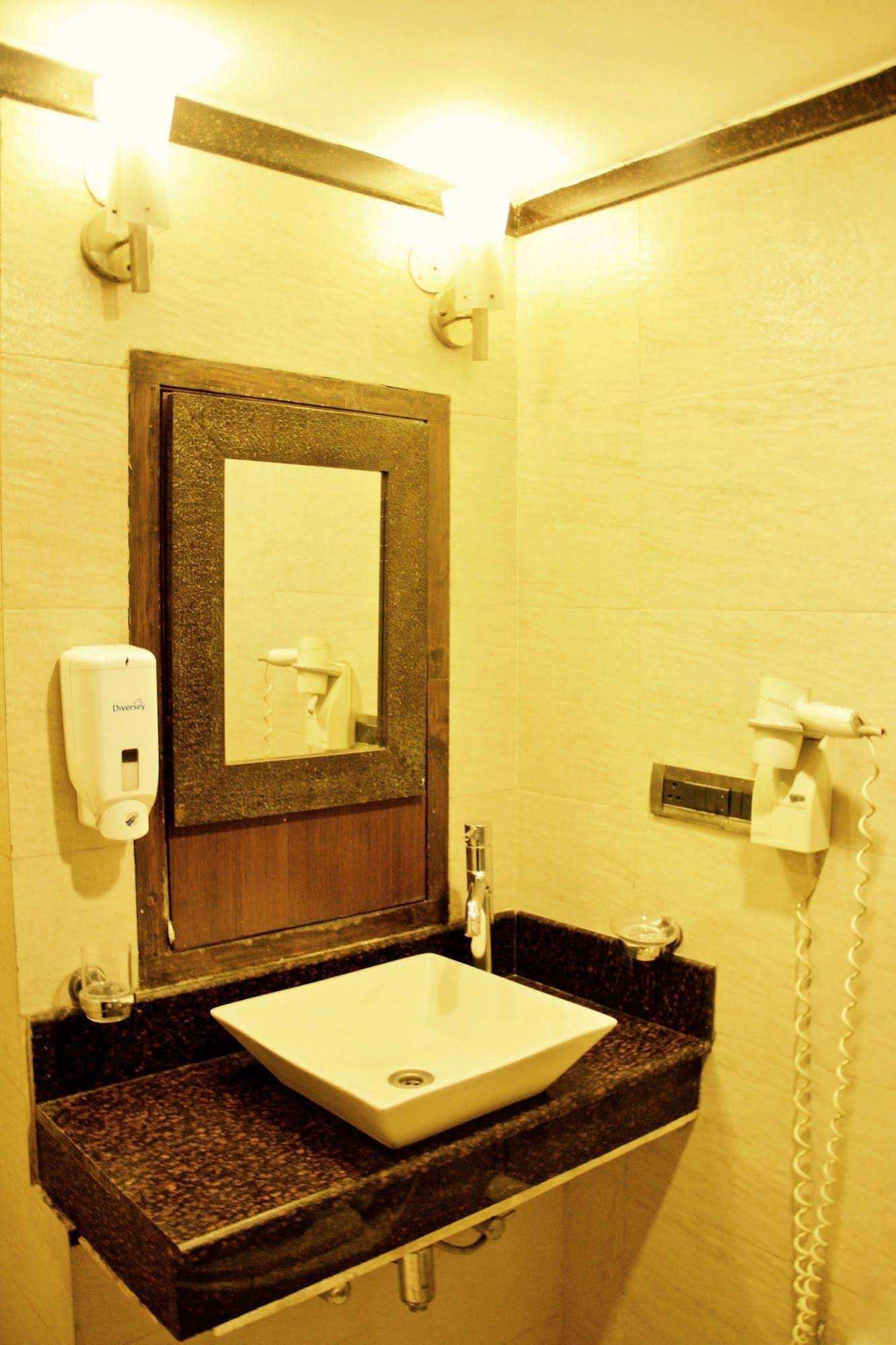 Stops Hostels- New Delhi