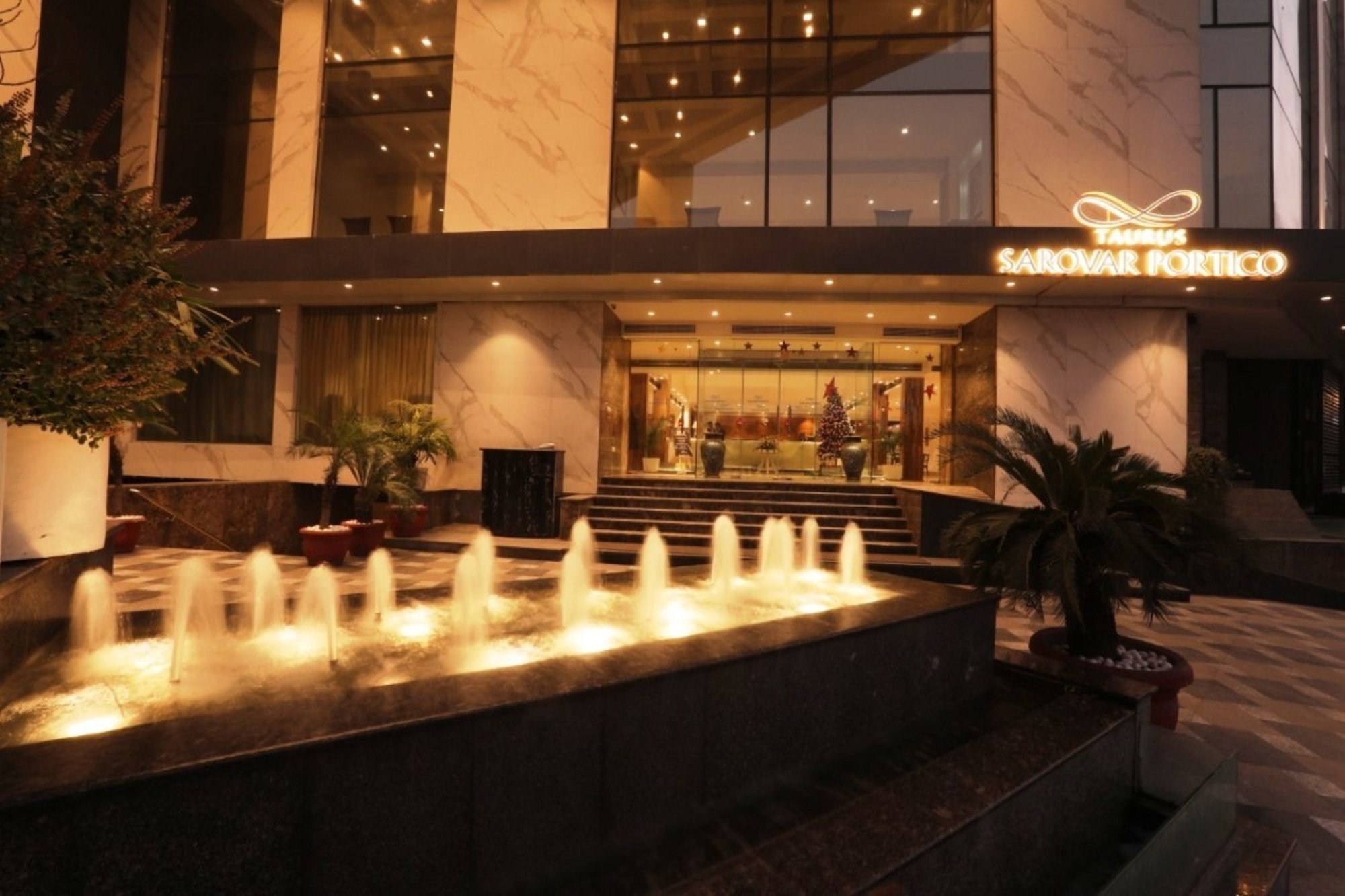 Taurus Sarovar Portico