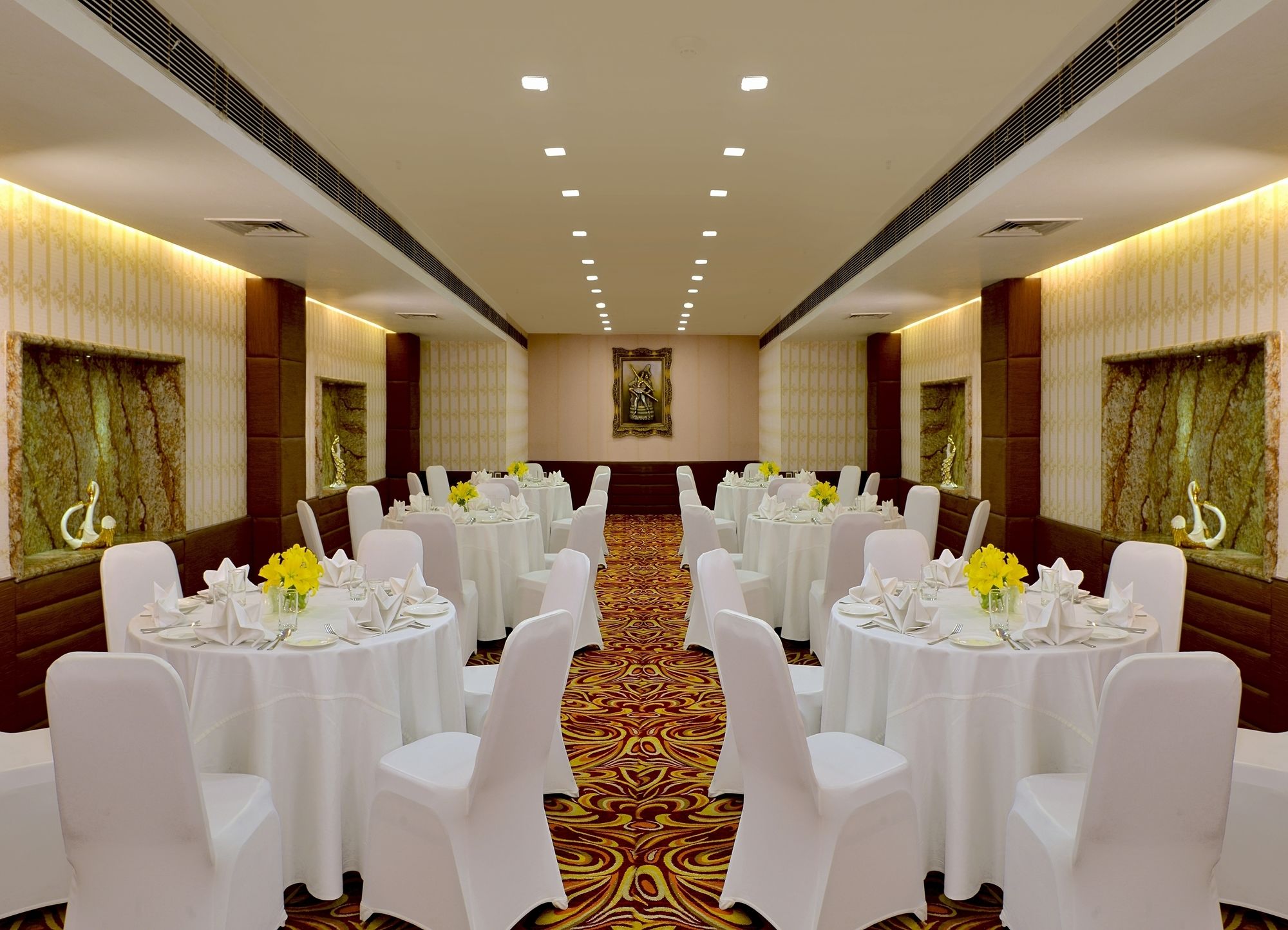 Taurus Sarovar Portico