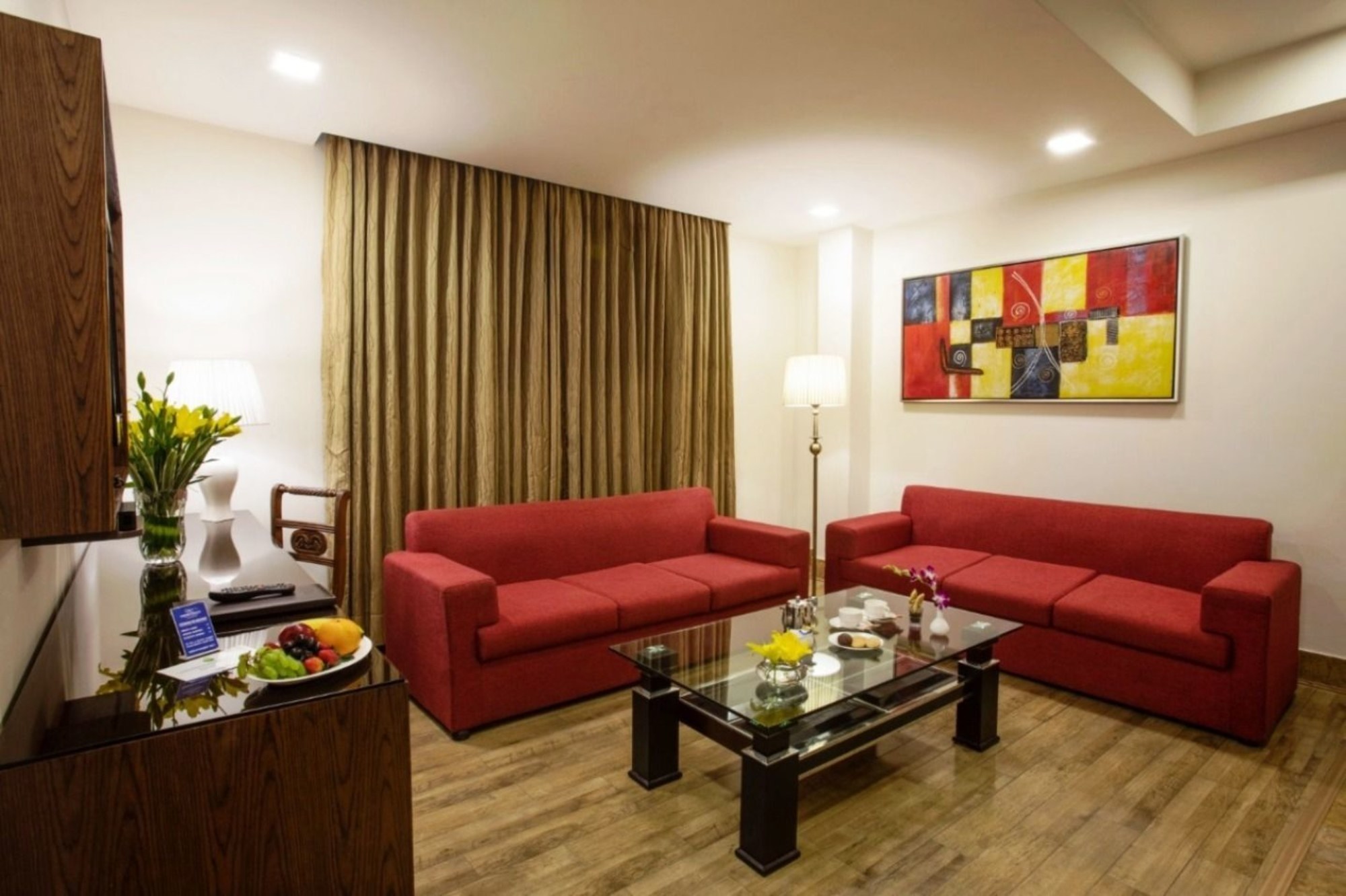 Taurus Sarovar Portico