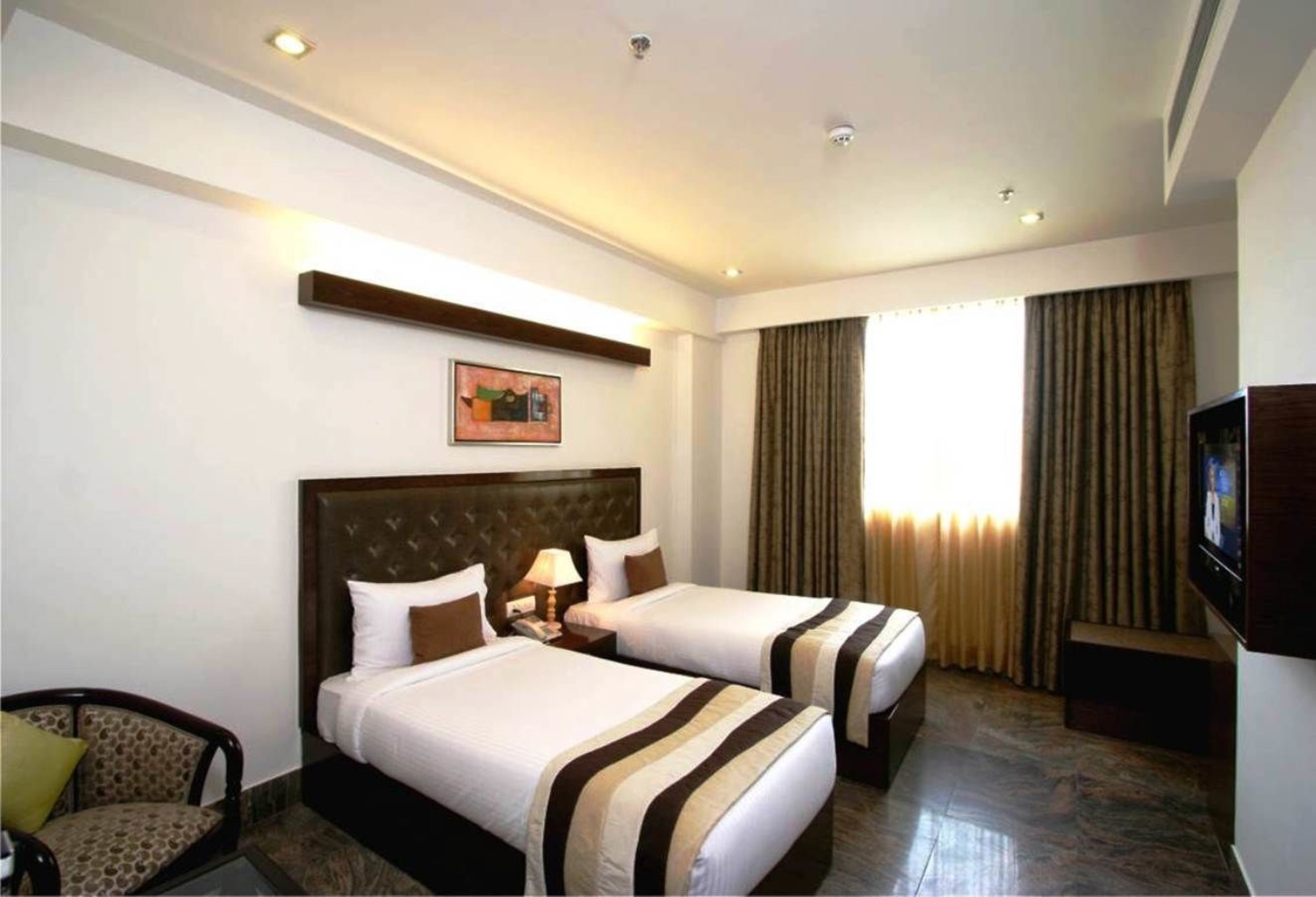 Taurus Sarovar Portico