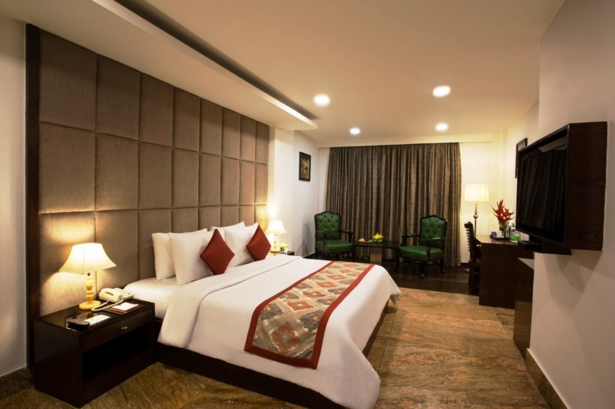 Taurus Sarovar Portico