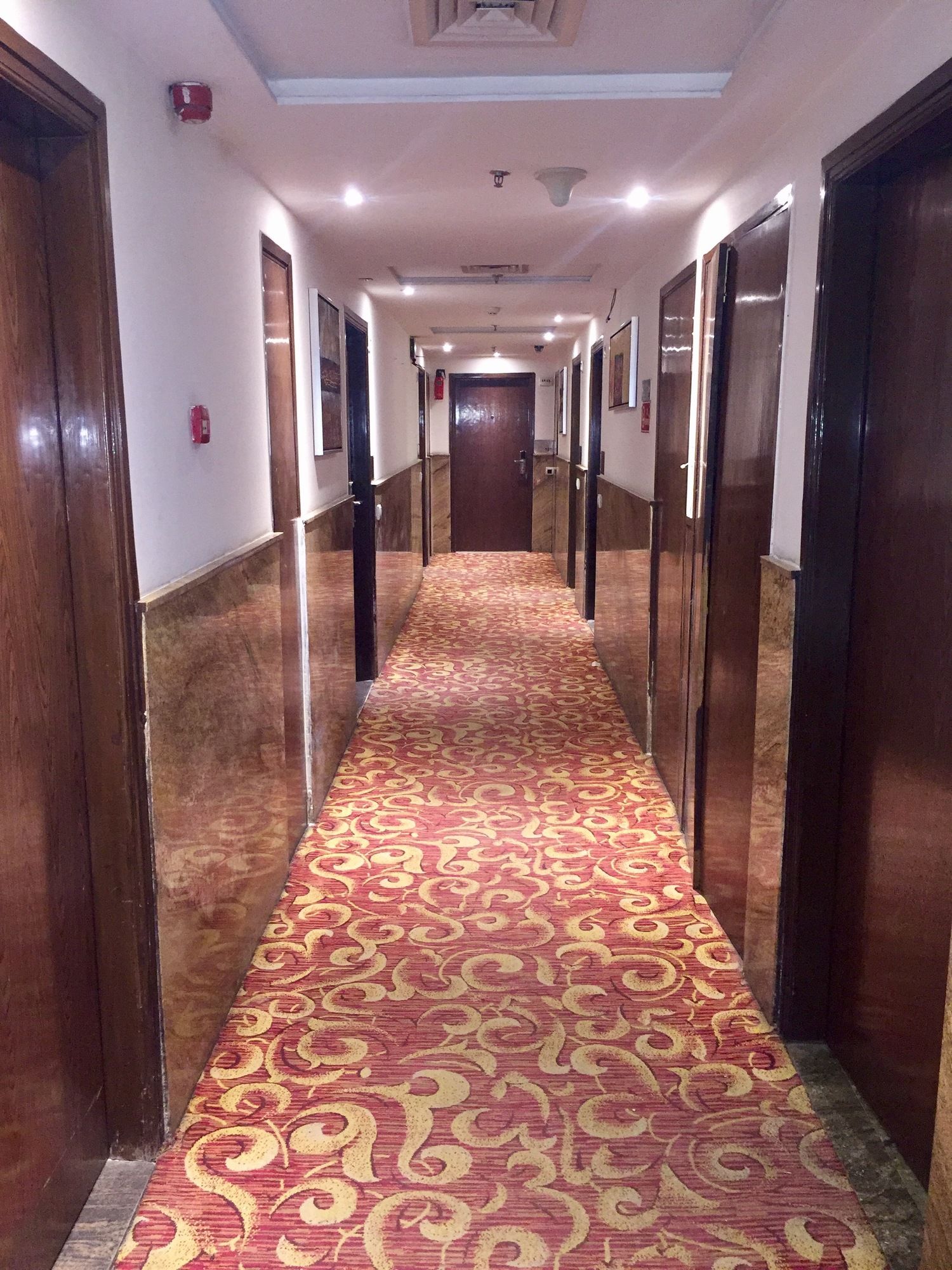 Taurus Sarovar Portico