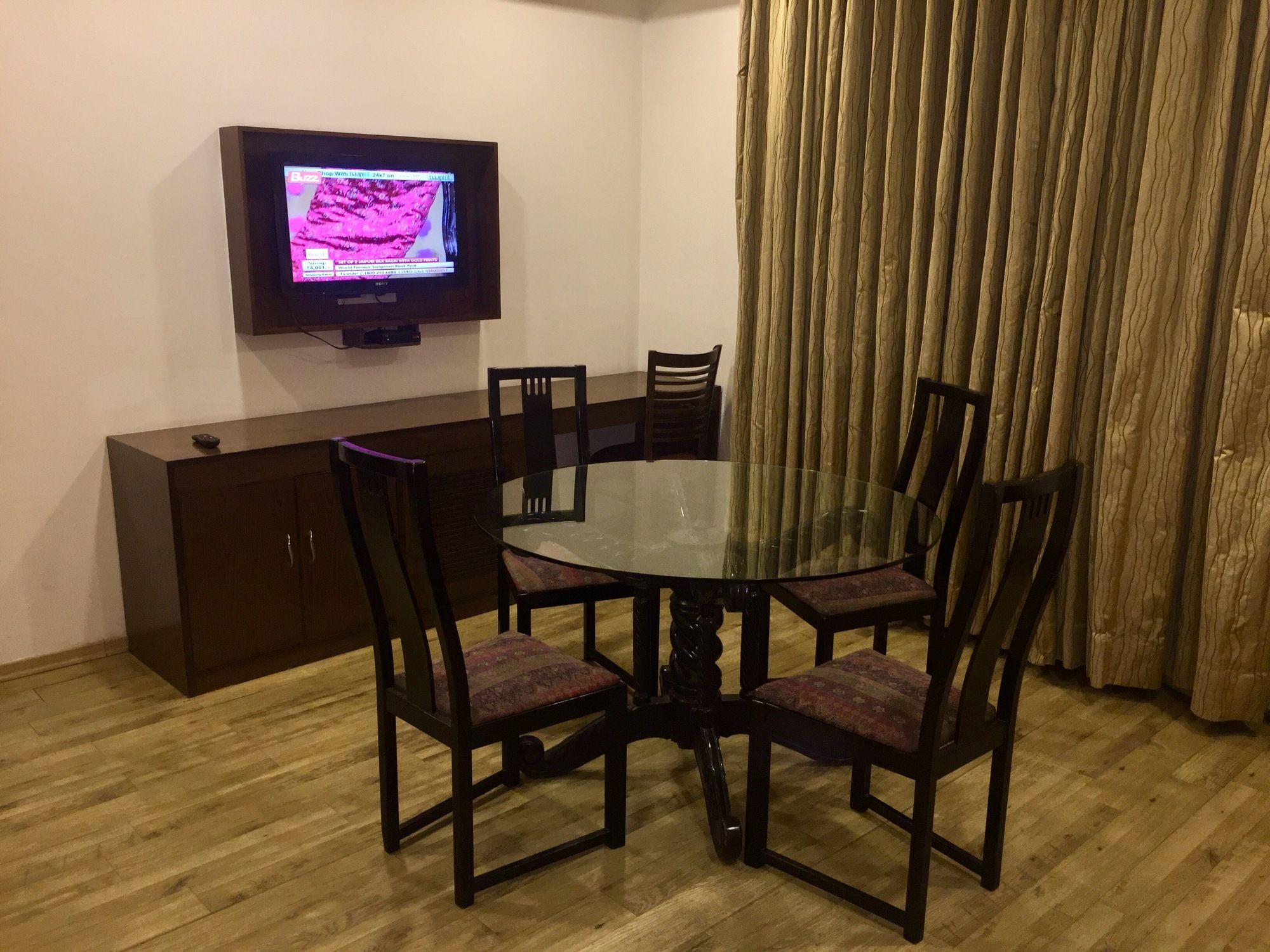 Taurus Sarovar Portico