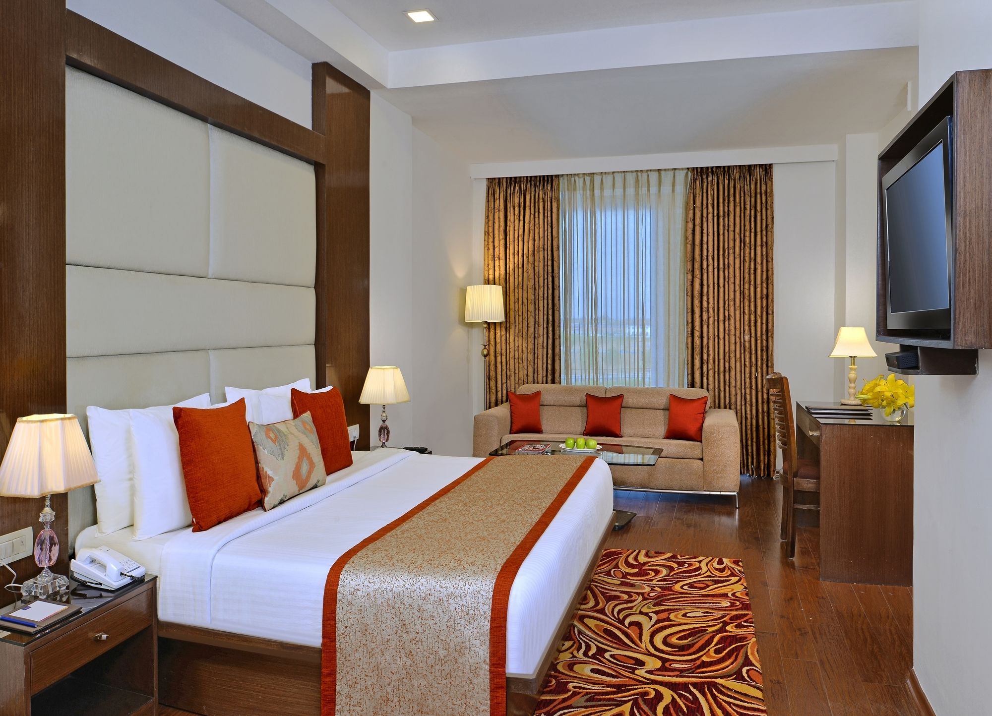 Taurus Sarovar Portico