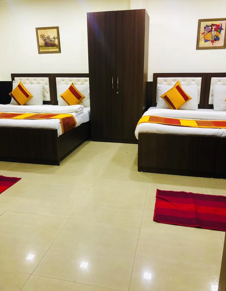 The 7 Days Hotel