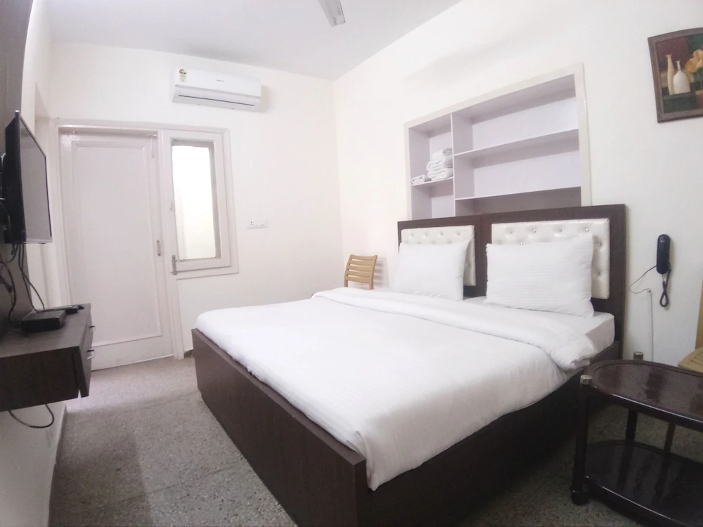 The 7 Days Hotel