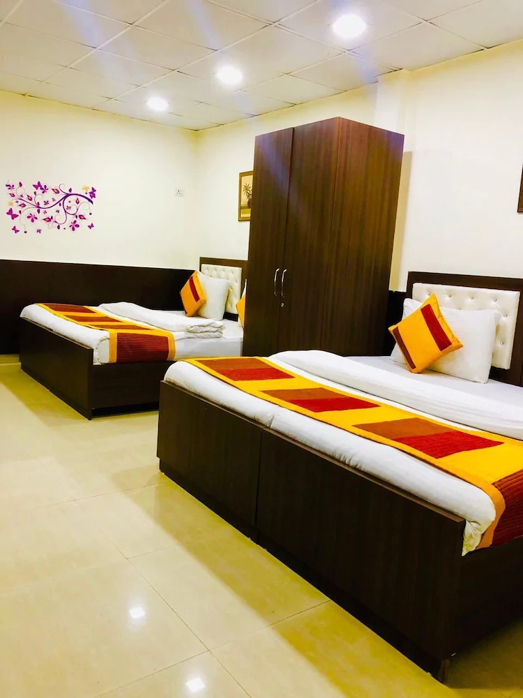 The 7 Days Hotel