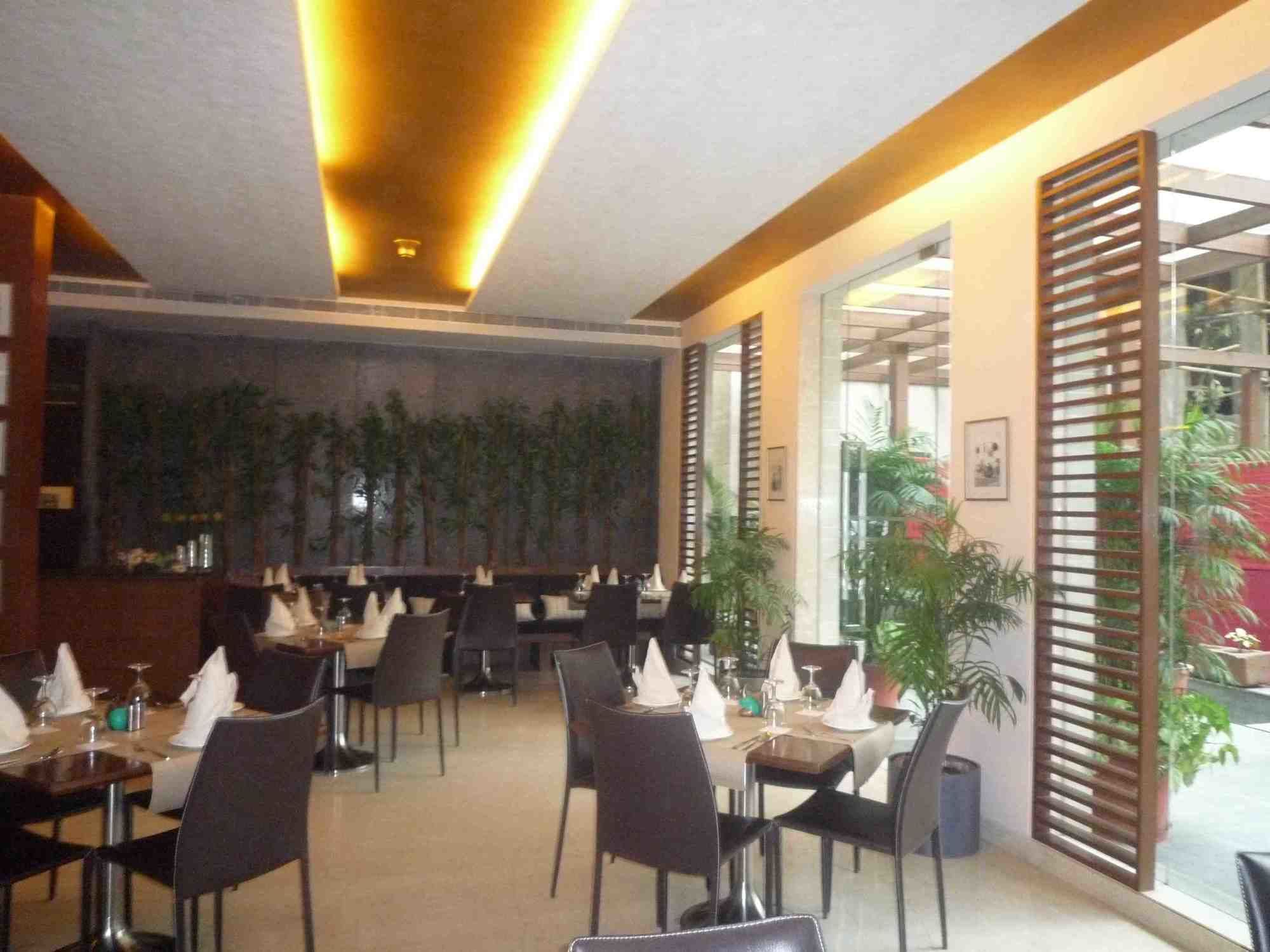 Udman Hotel Panchshila Park