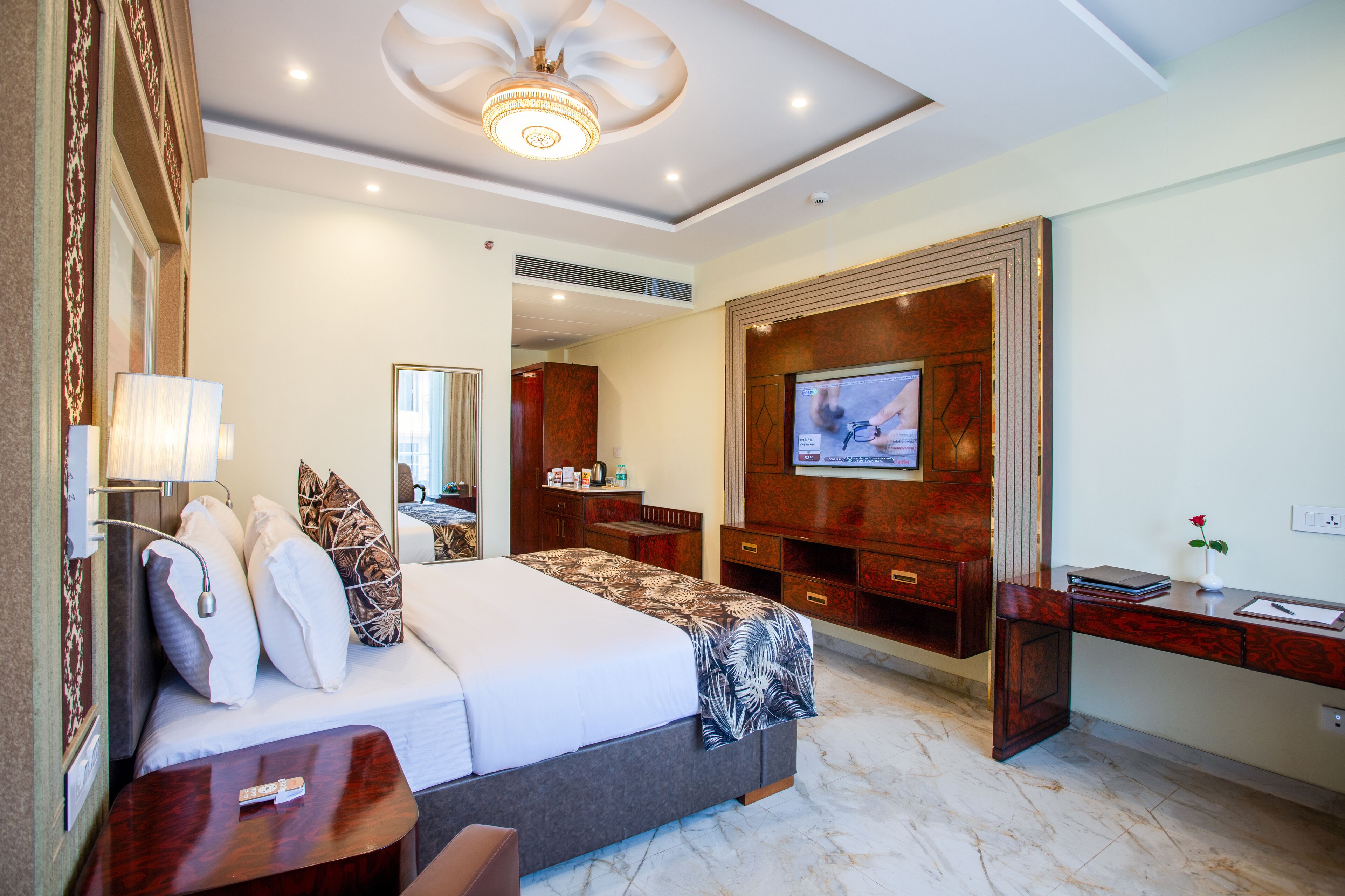 The Avenue Grand