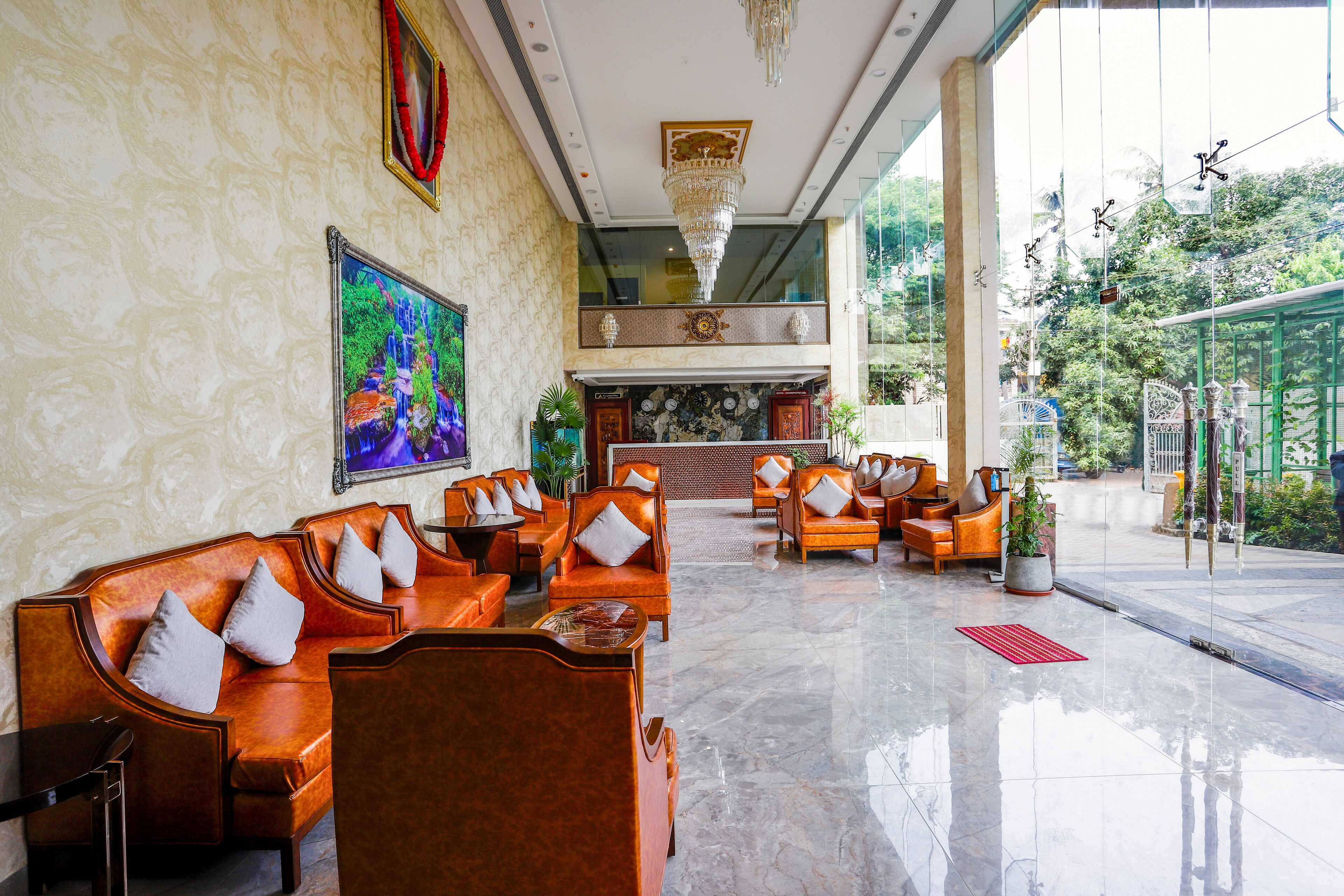 The Avenue Grand