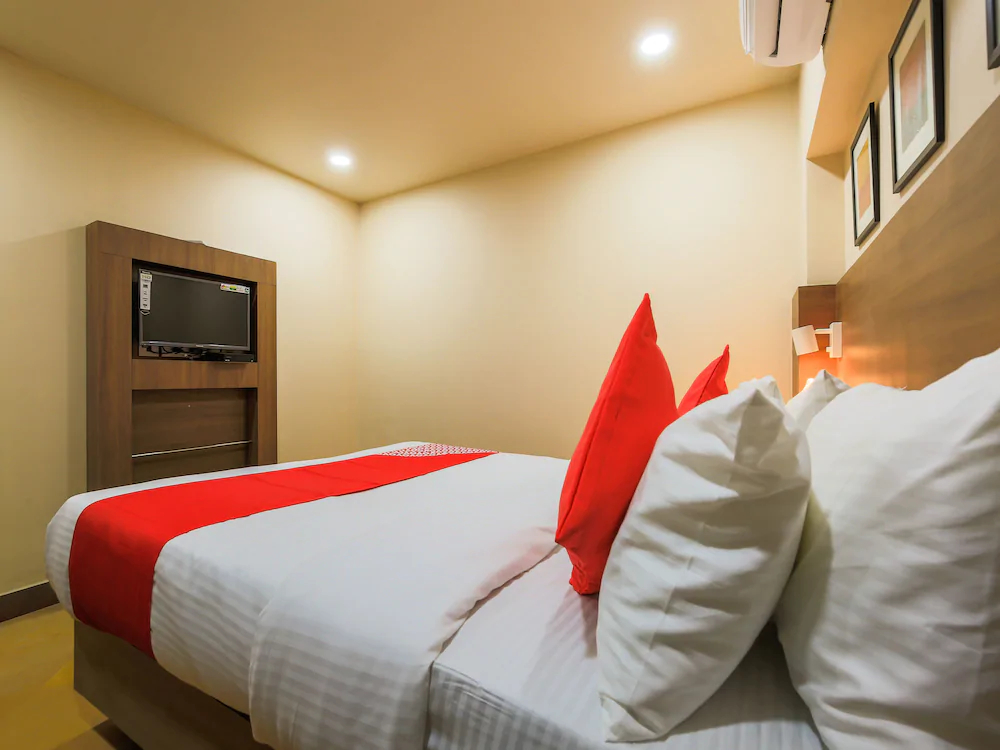 City Xpress Hotel Rooms by OYO Rooms