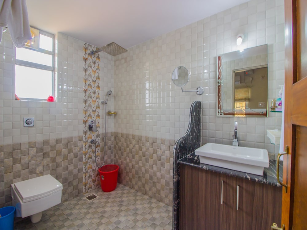 OYO Home 12866 Luxurious Stay