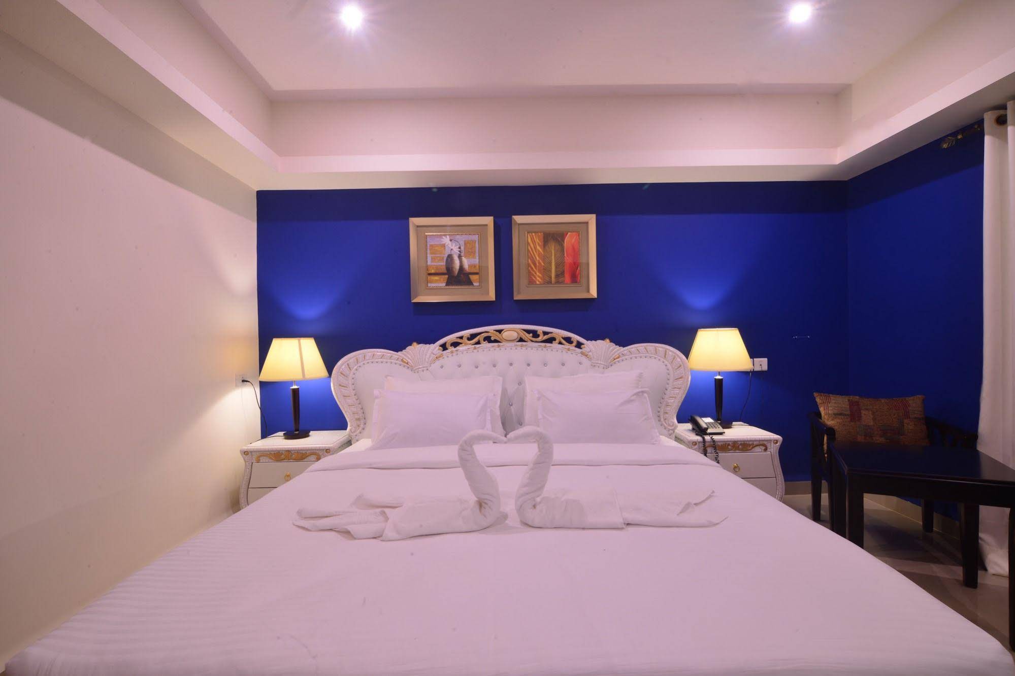 Seasons Hotel & Resorts