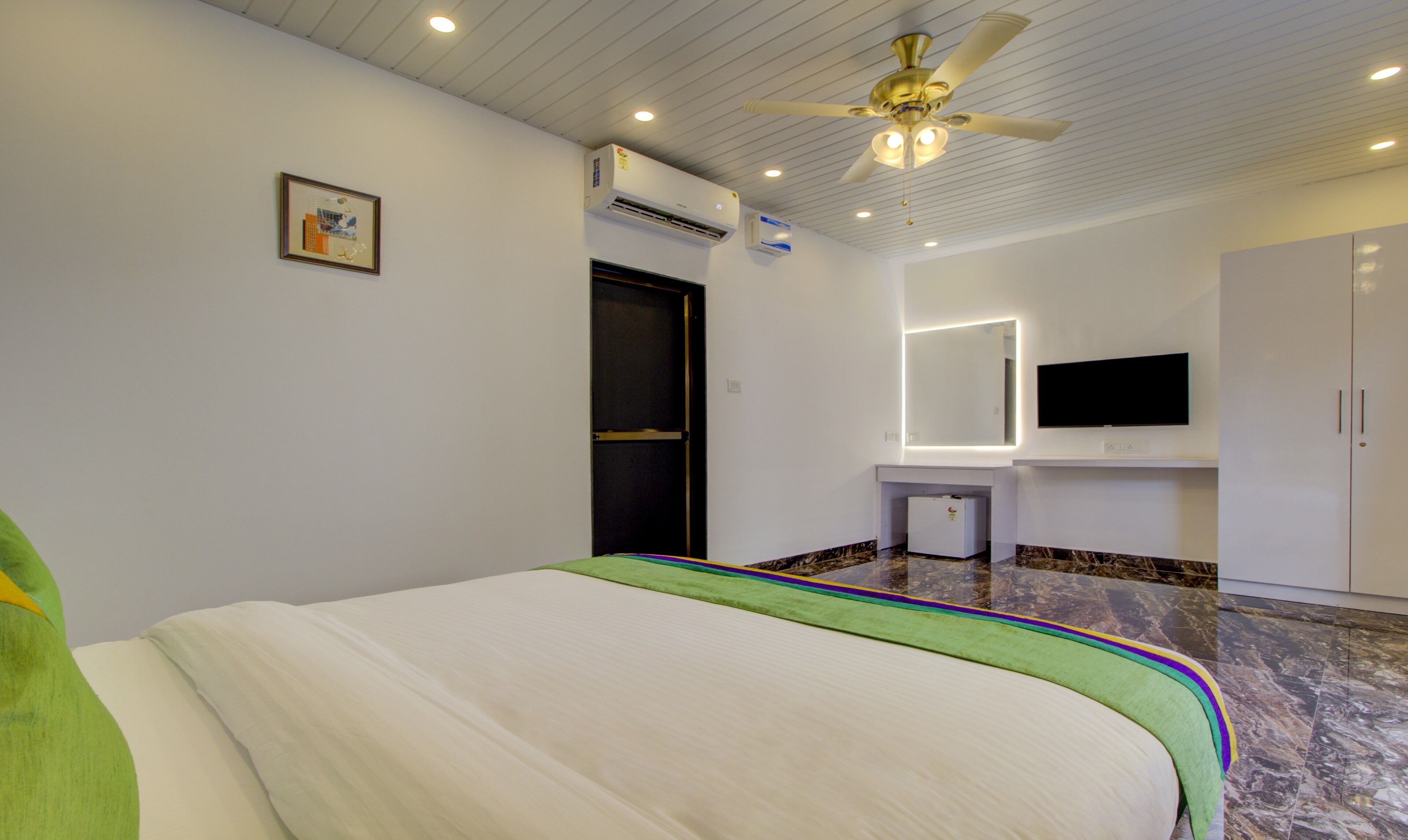 Treebo Trend La Prince Suites