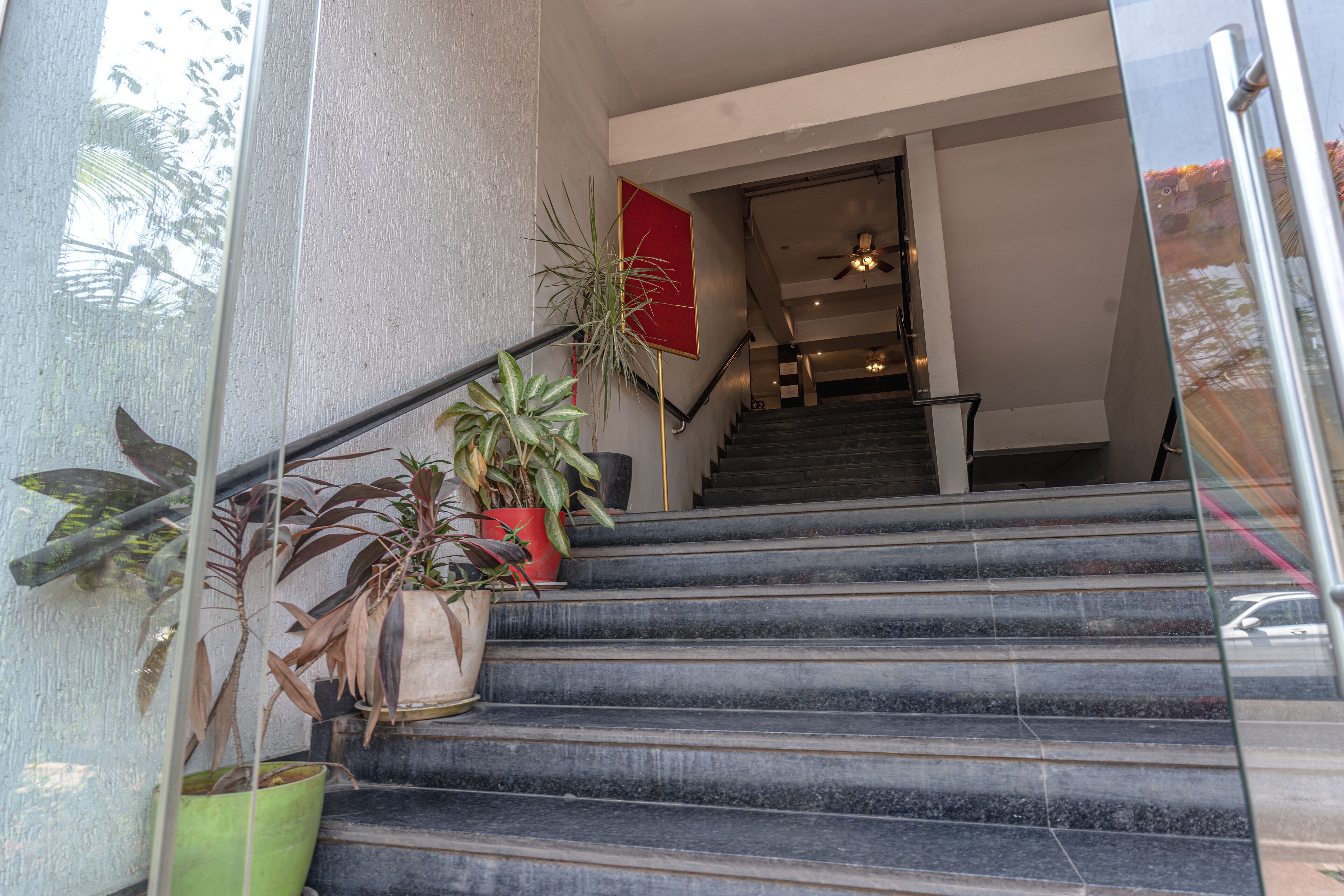 Kjsp Seasons Hotel