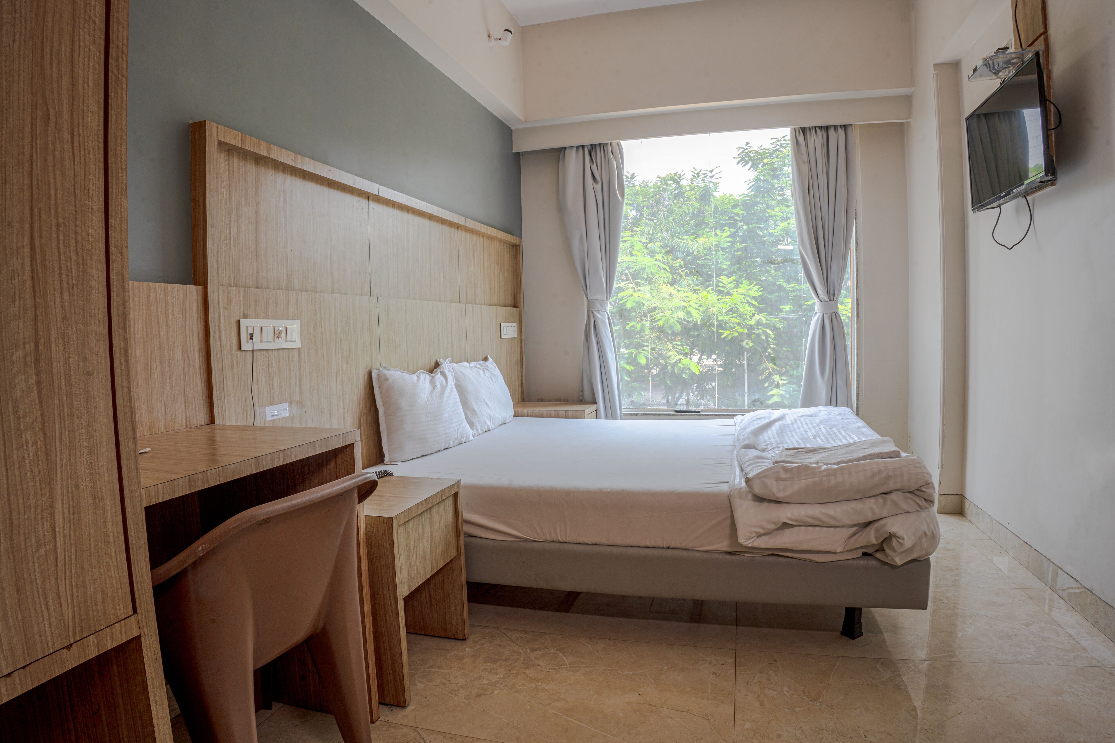 Kjsp Seasons Hotel