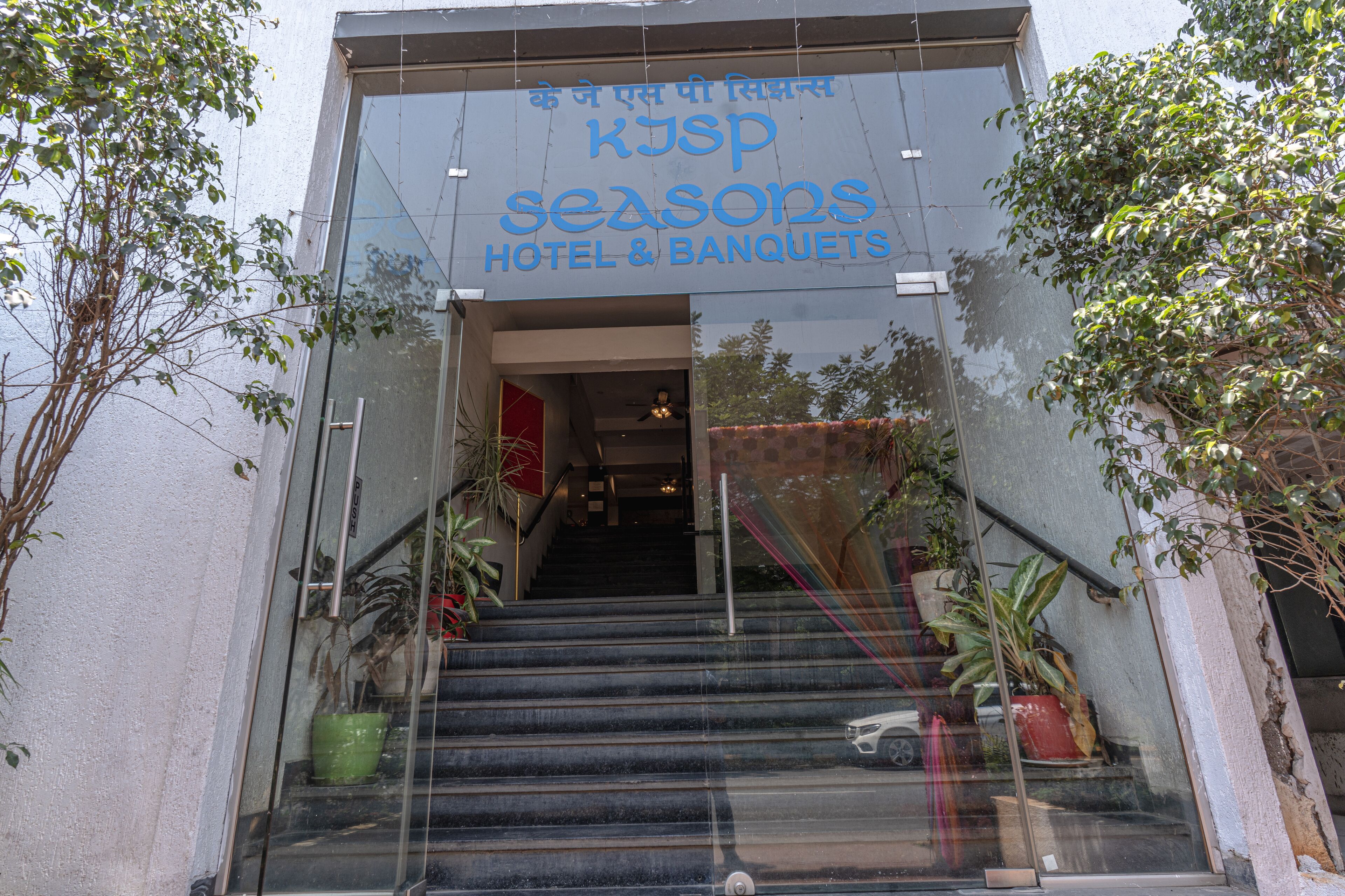 Kjsp Seasons Hotel