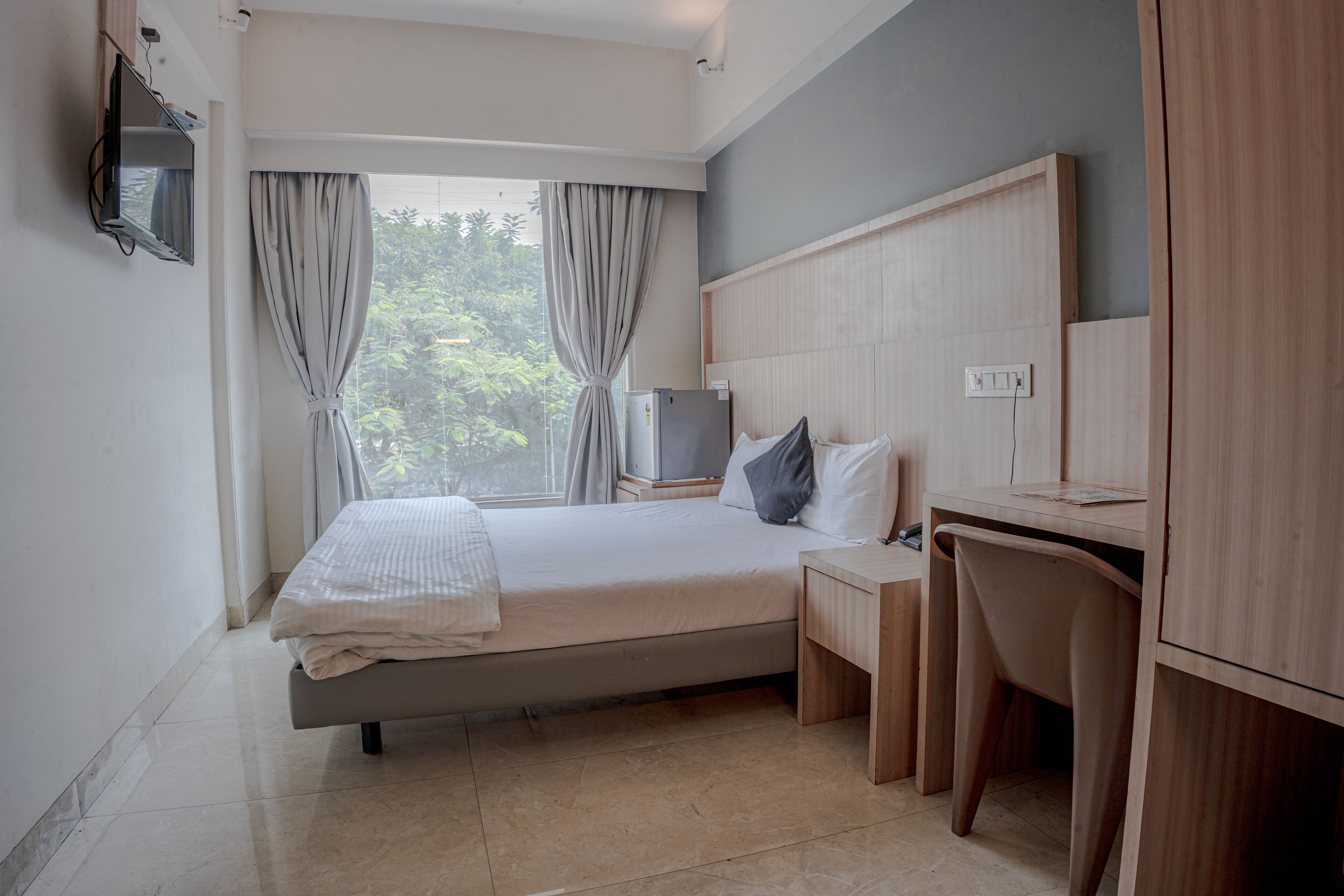 Kjsp Seasons Hotel
