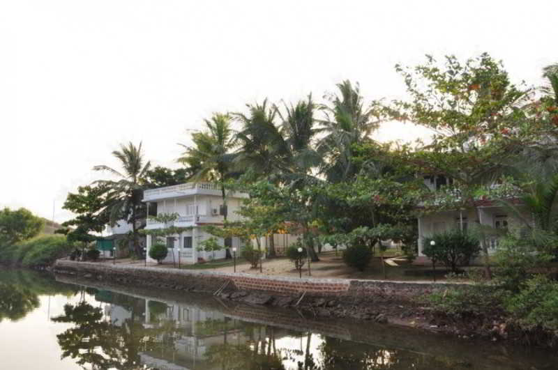 Mandrem Beach Resort, a member of Radisson Individuals Retreats