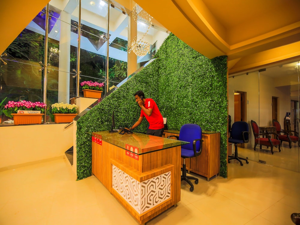 Capital O 22969 The Center Court