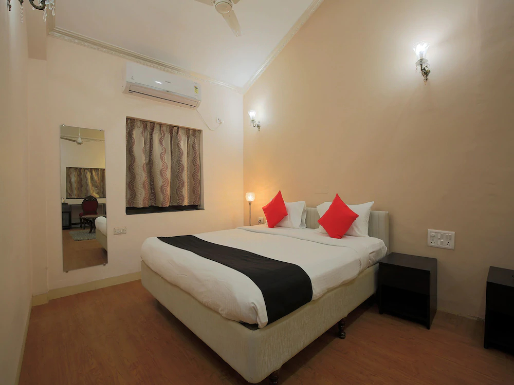 Capital O 22969 The Center Court