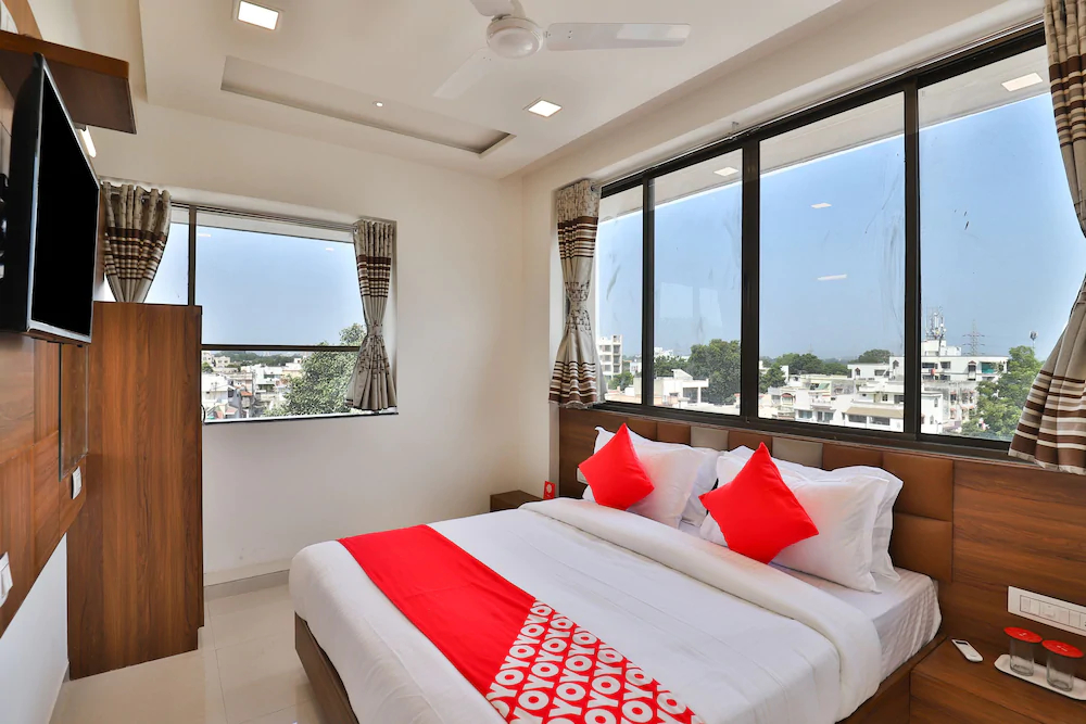 OYO 19303 Hotel Sungold