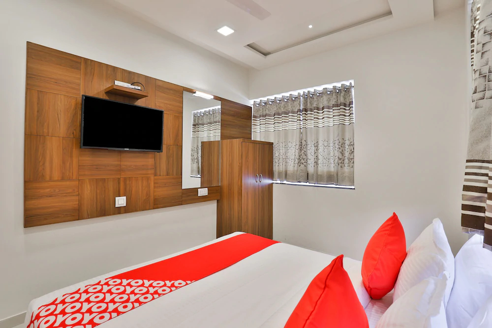 OYO 19303 Hotel Sungold