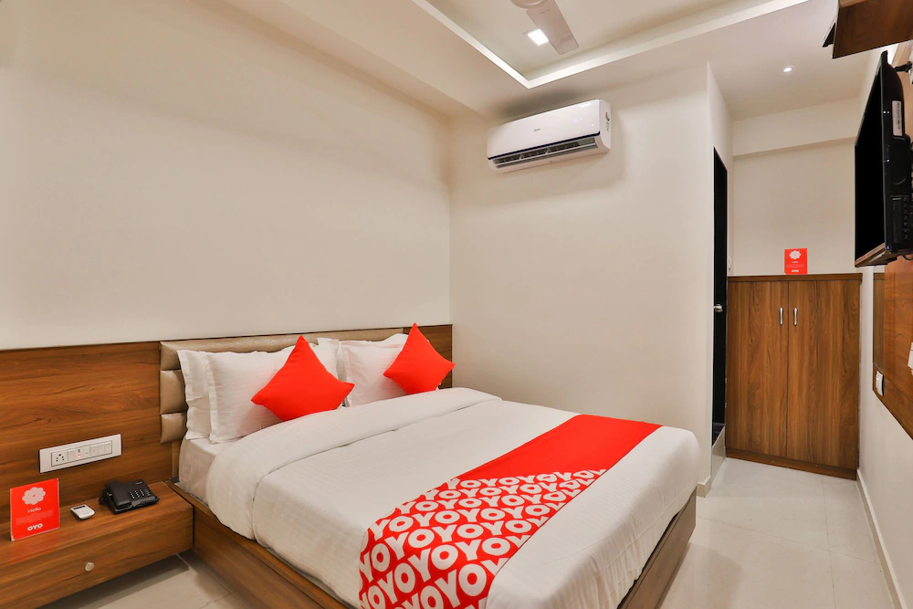 OYO 19303 Hotel Sungold