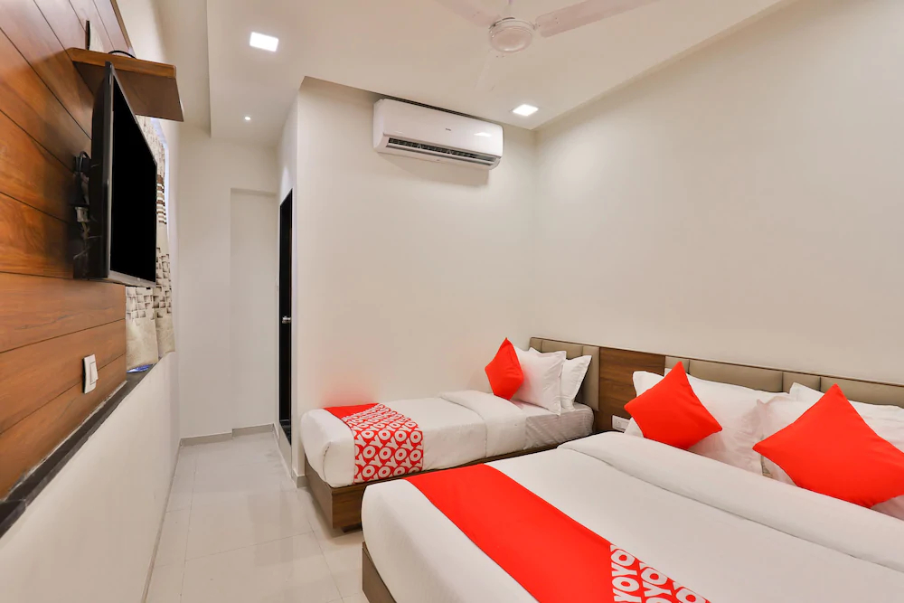 OYO 19303 Hotel Sungold