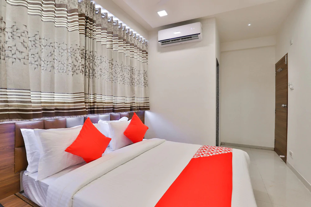 OYO 19303 Hotel Sungold