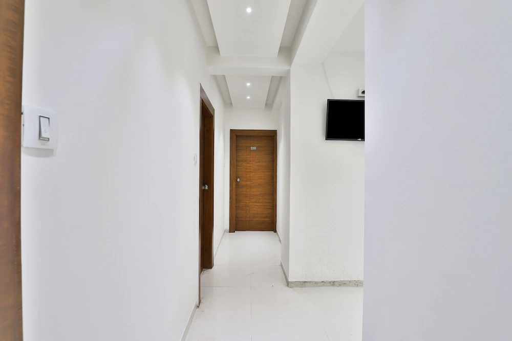 OYO 19303 Hotel Sungold
