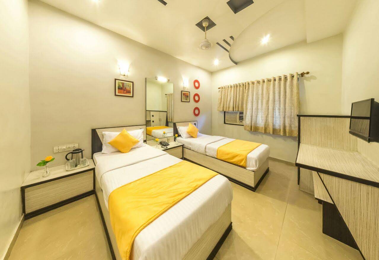 OYO Flagship 19003 Hotel Rudra Mahal