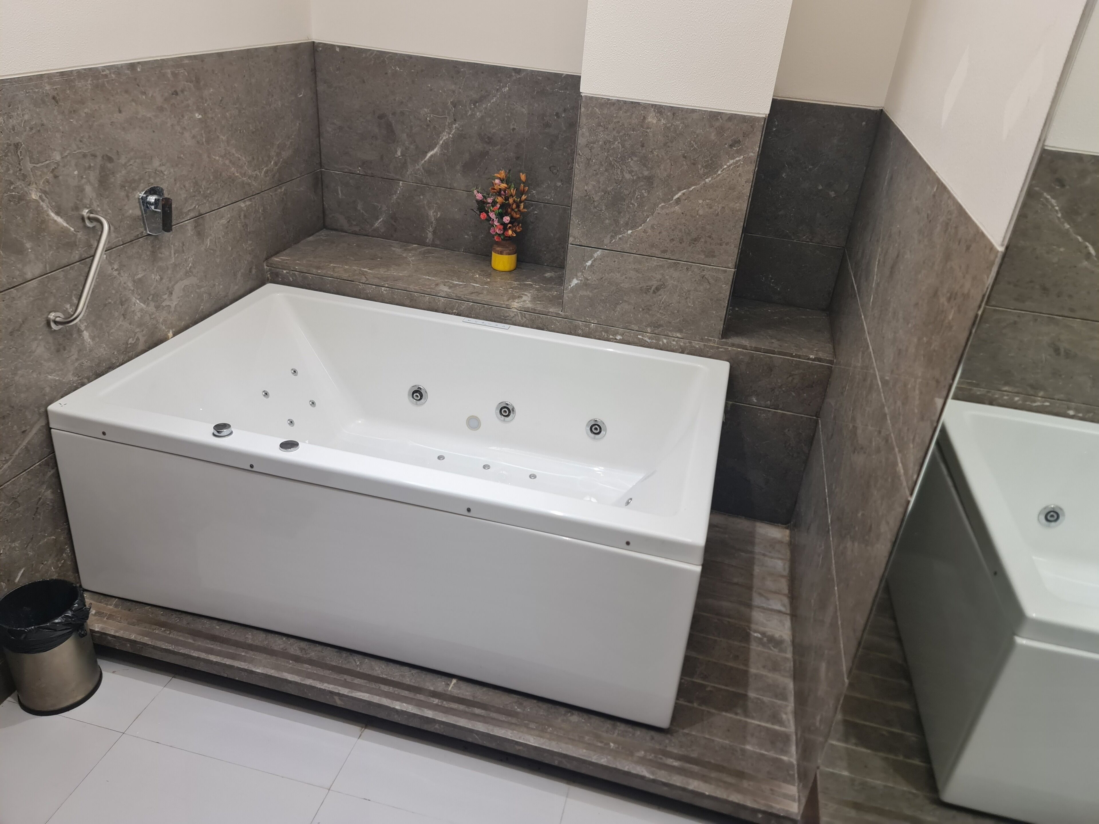 Ramada by Wyndham Gandhidham Shinay