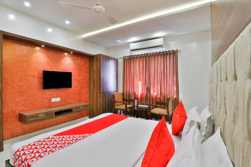 Hotel Comfort by OYO Rooms