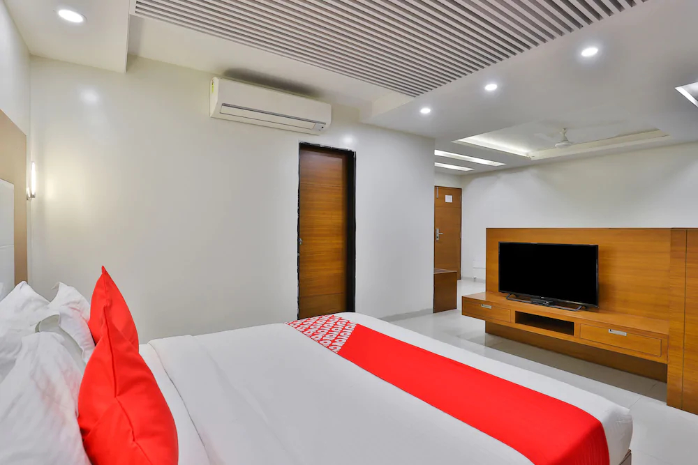 Hotel Comfort by OYO Rooms
