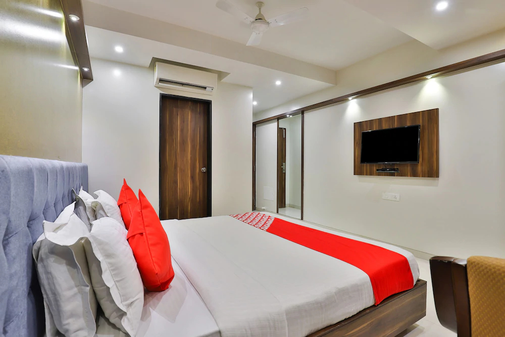 Hotel Comfort by OYO Rooms