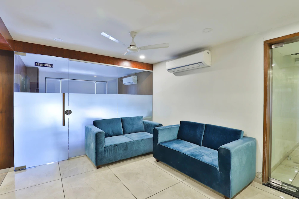 Hotel Comfort by OYO Rooms