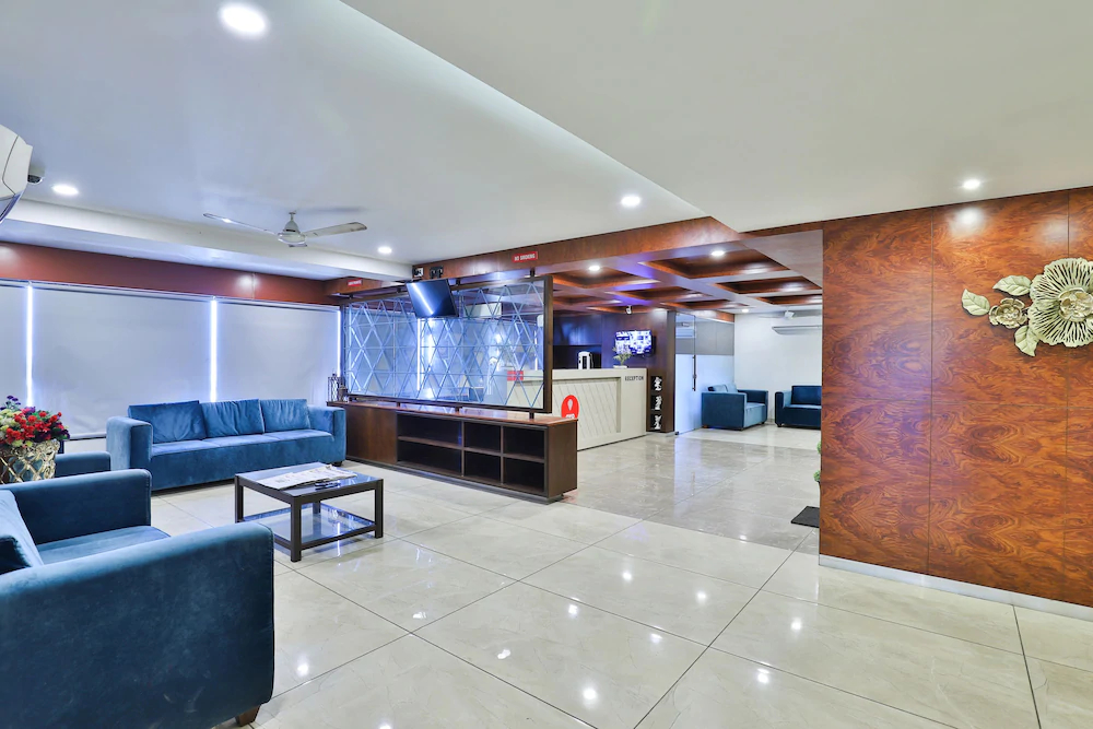 Hotel Comfort by OYO Rooms