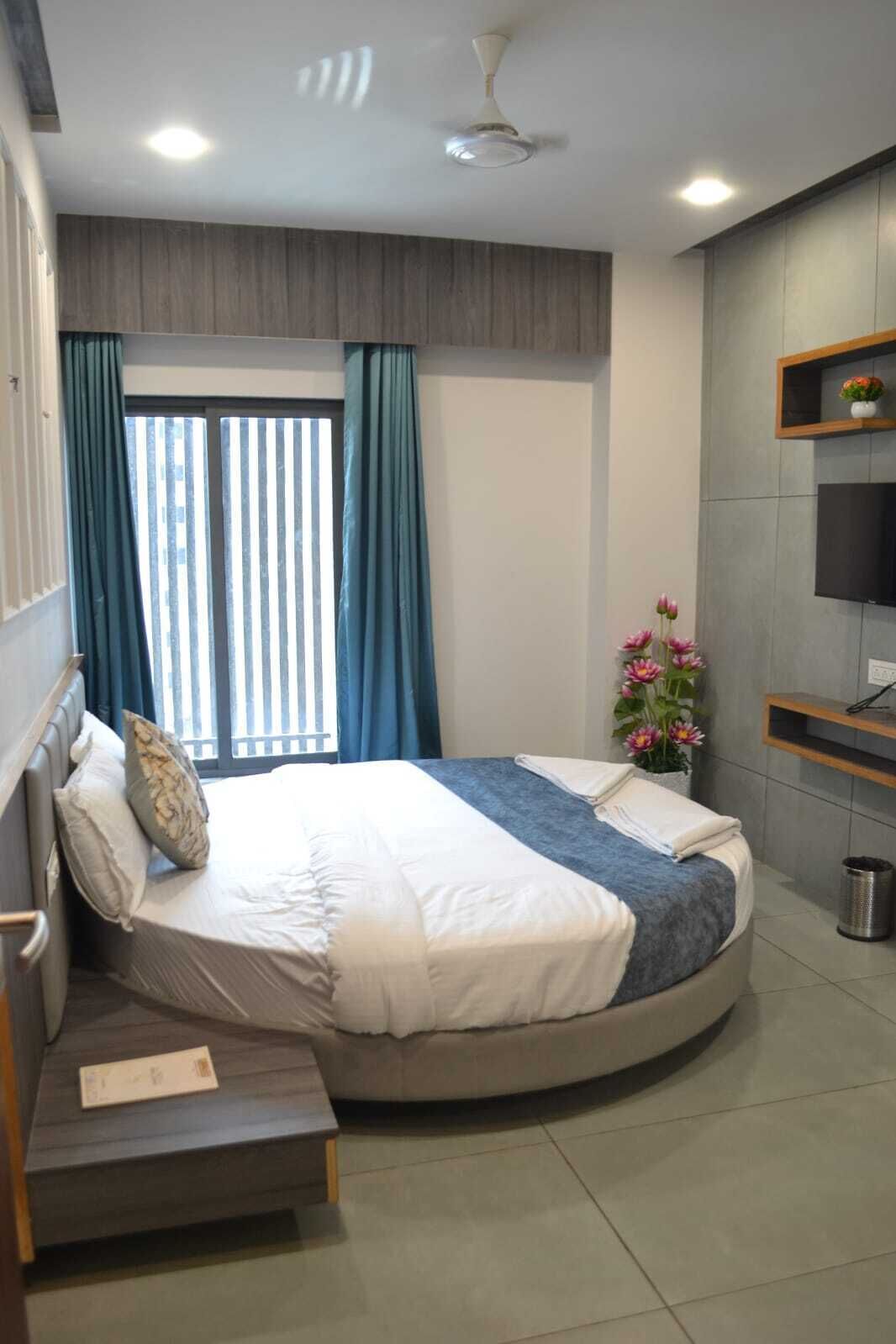 Hotel Sweet Time Restaurant Banquet & Rooms