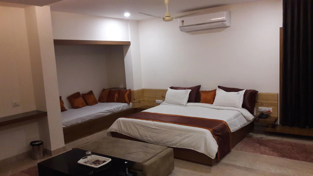 Tree Top Residency by OYO Rooms