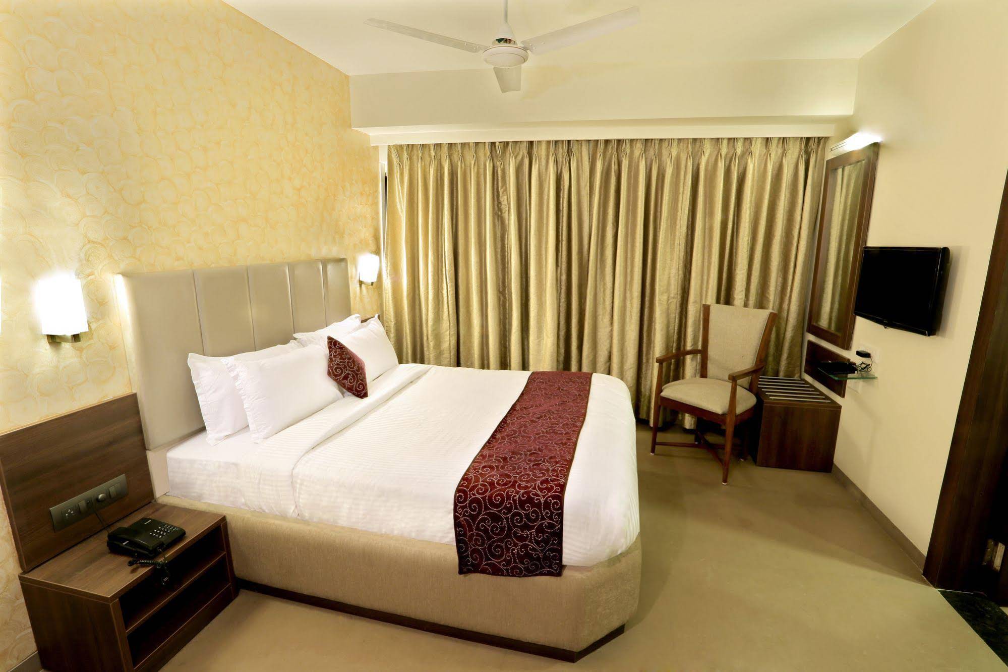 Central Beacon Hotel Surat