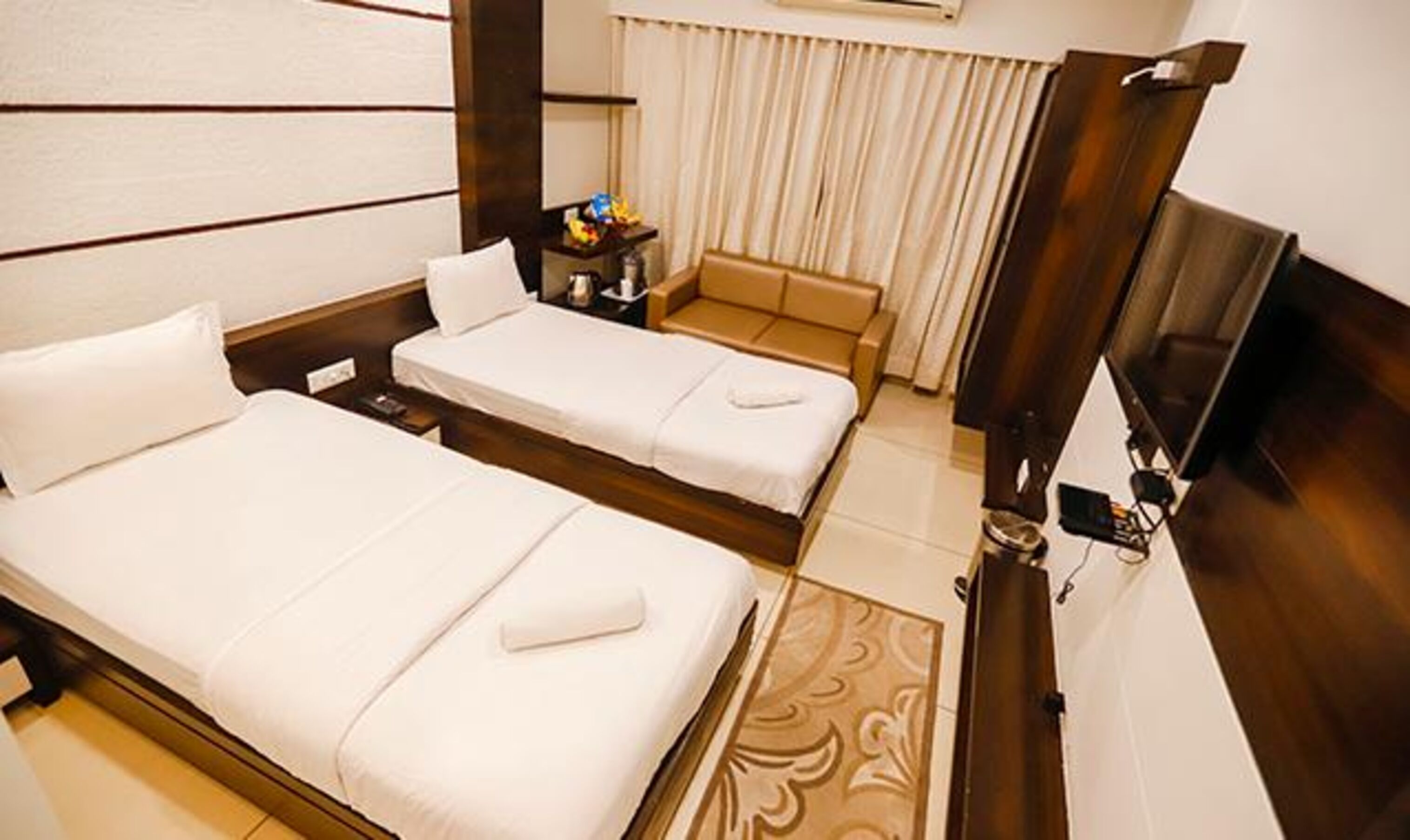 Fabhotel Prime Midtown